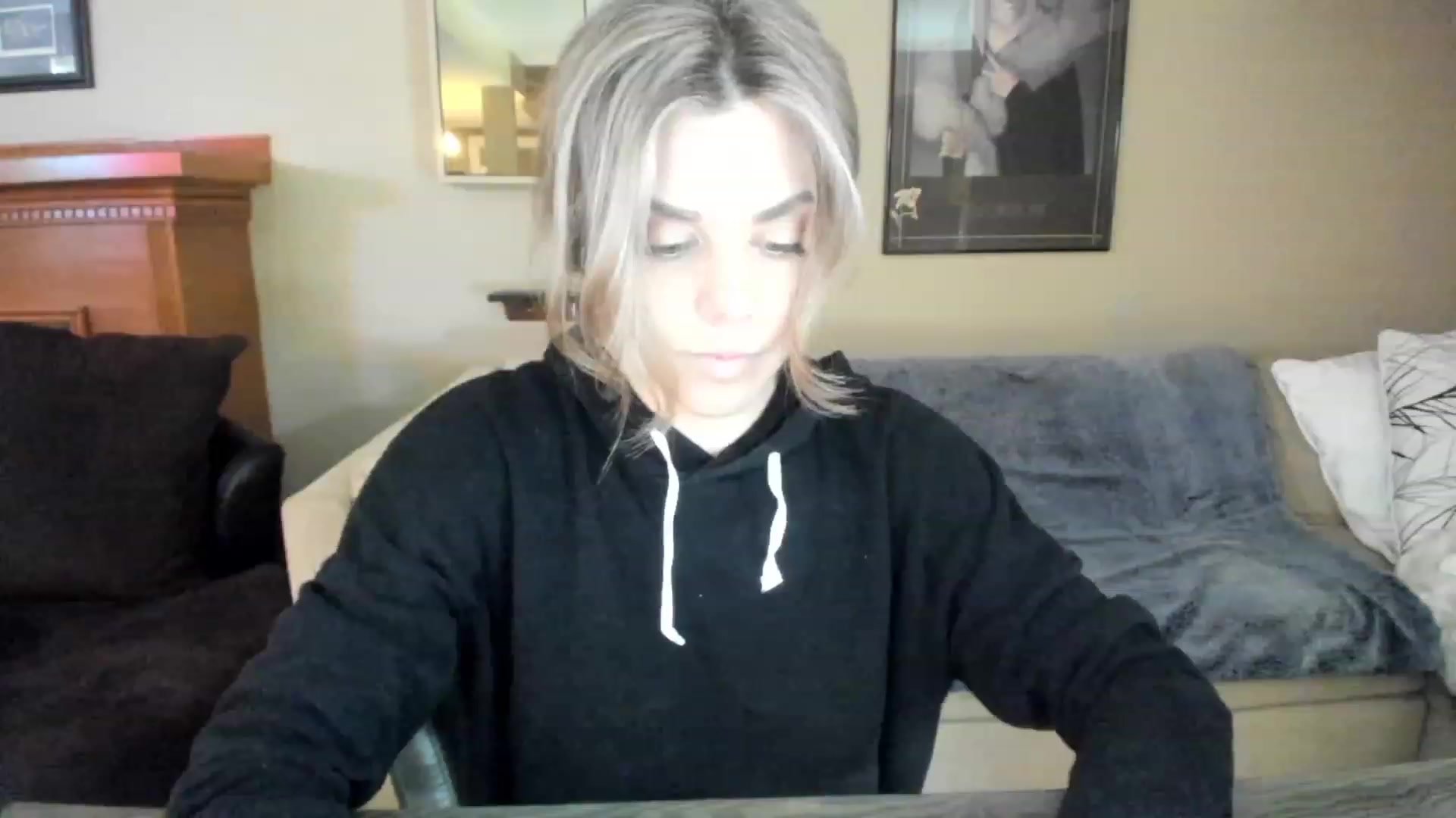 Gallery image thumbnail from Auvrielle's myfreecams stream on, 04/03/2023, 16:35 image 7 of 20