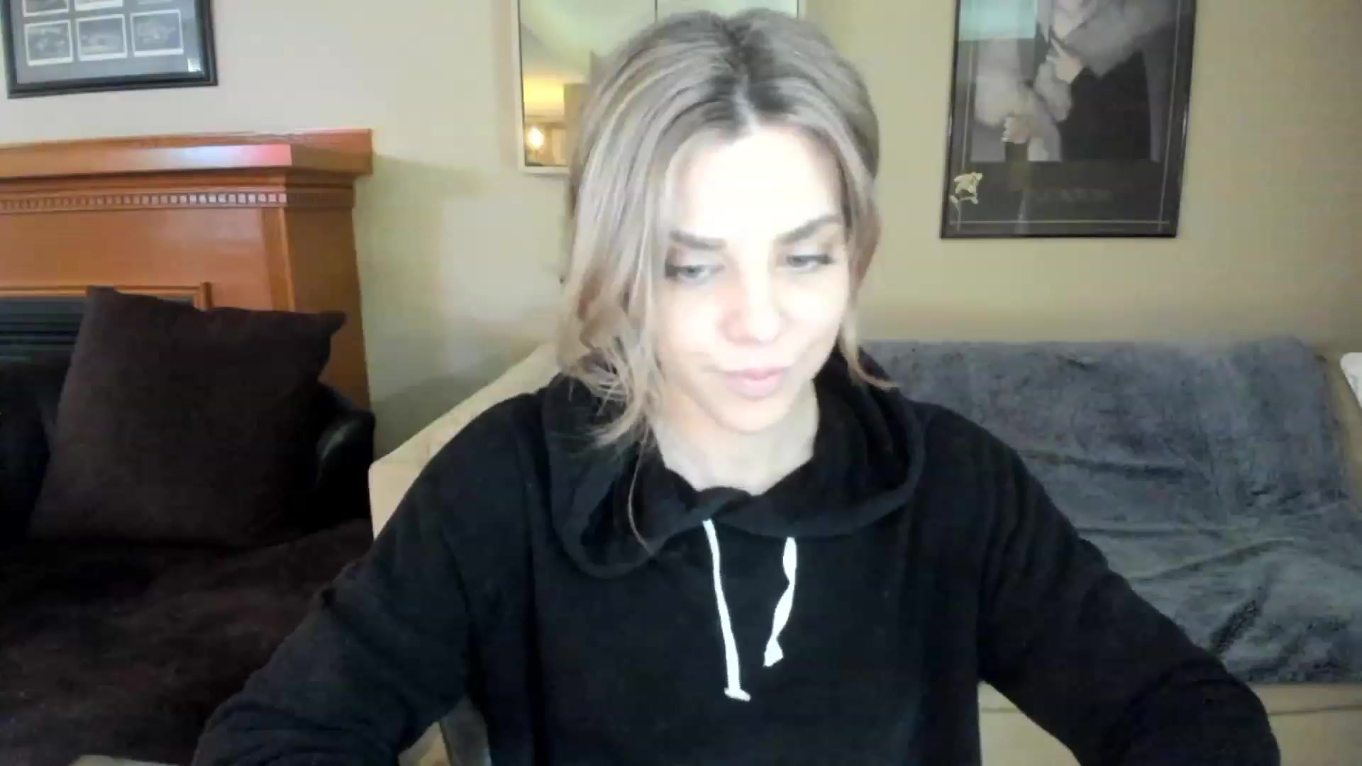 Gallery image thumbnail from Auvrielle's myfreecams stream on, 04/03/2023, 16:35 image 8 of 20