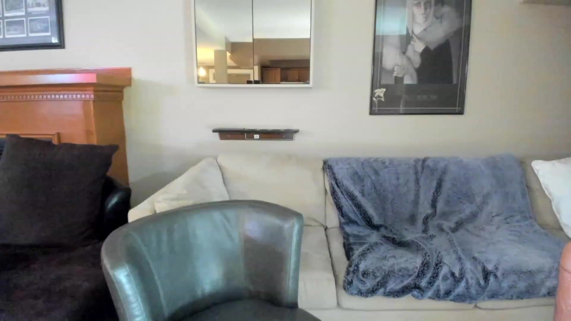 Gallery image thumbnail from Auvrielle's myfreecams stream on, 04/03/2023, 17:27 image 1 of 20