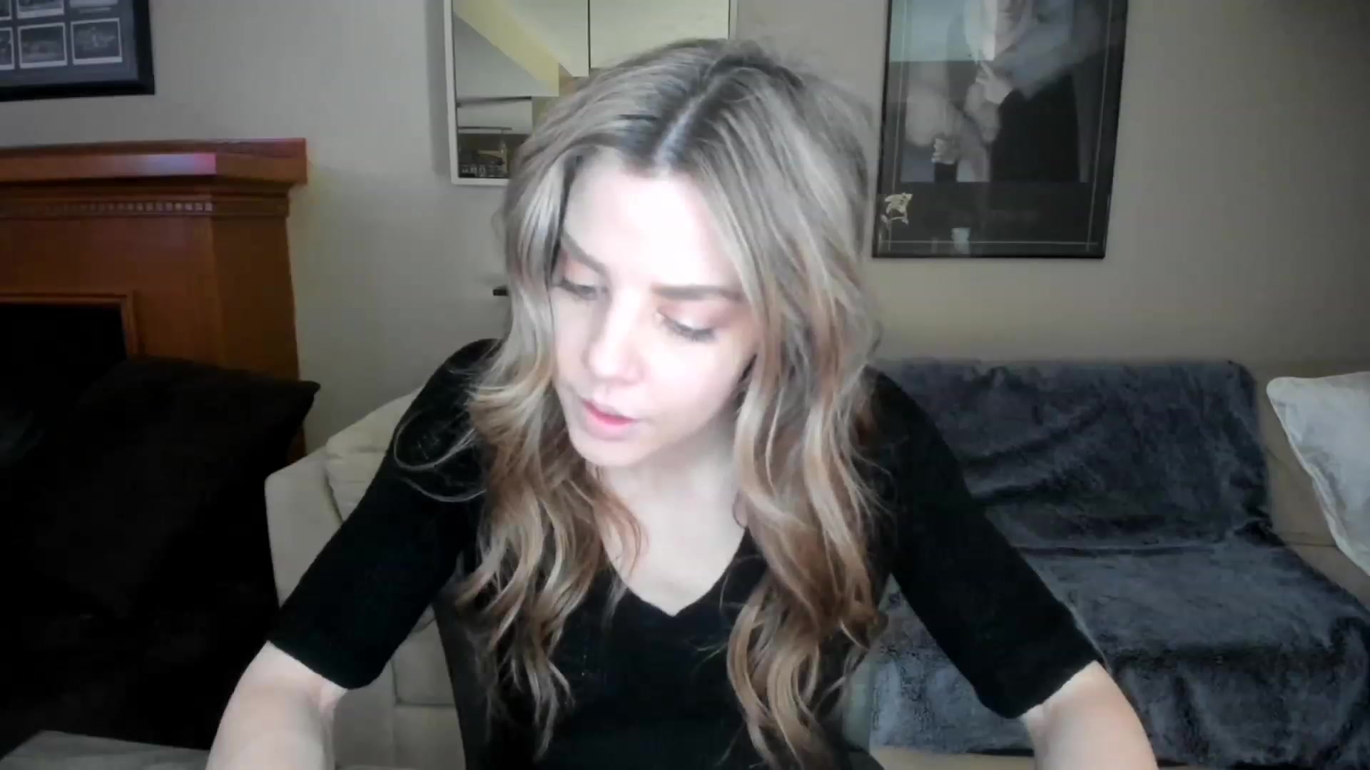Gallery image thumbnail from Auvrielle's myfreecams stream on, 04/08/2023, 15:31 image 8 of 20