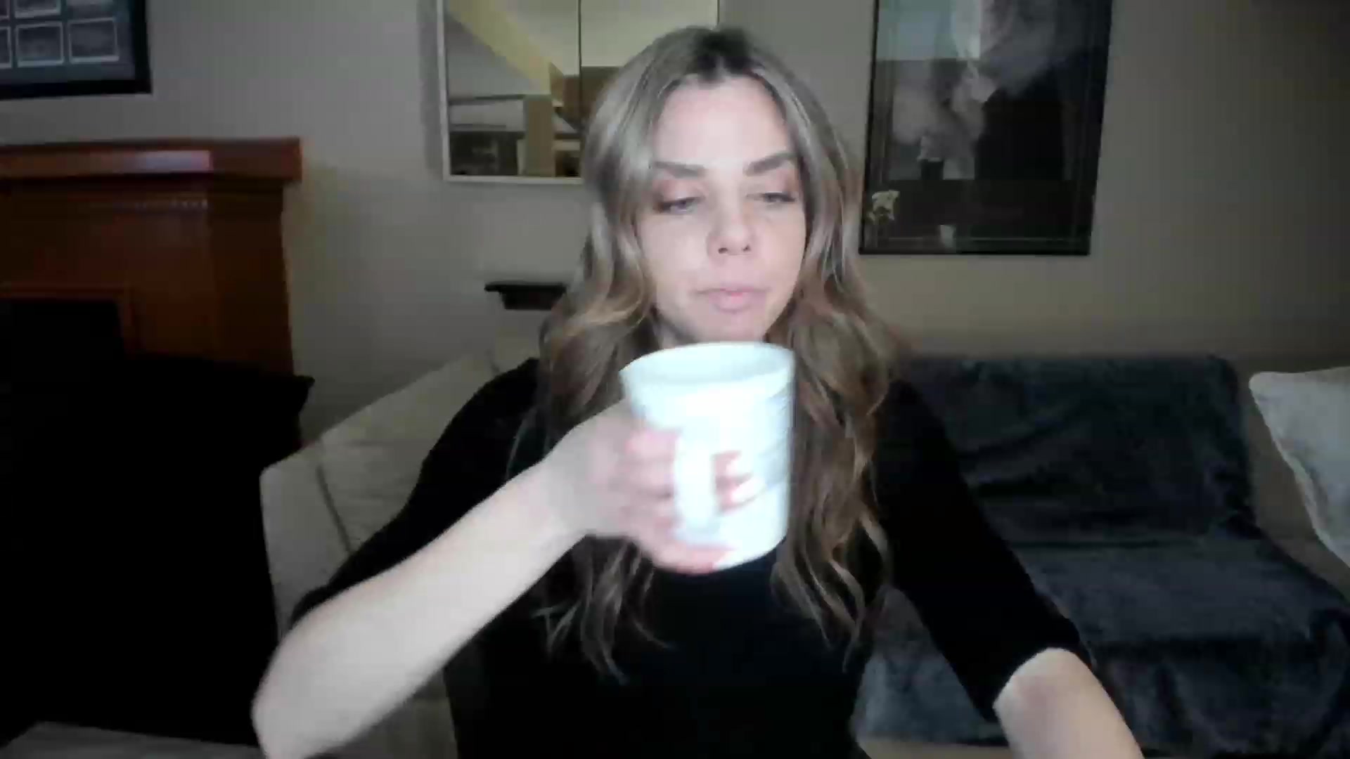 Gallery image thumbnail from Auvrielle's myfreecams stream on, 04/08/2023, 15:31 image 19 of 20