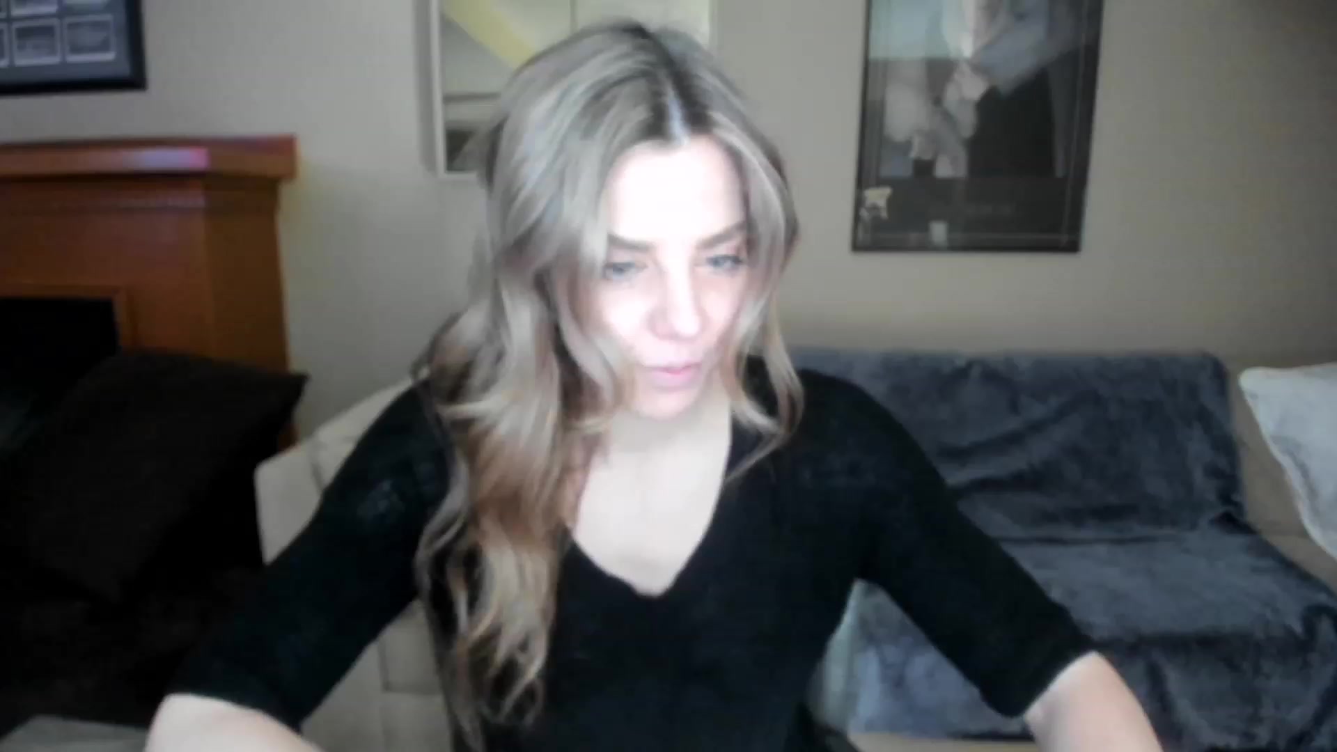 Gallery image thumbnail from Auvrielle's myfreecams stream on, 04/08/2023, 15:31 image 1 of 20