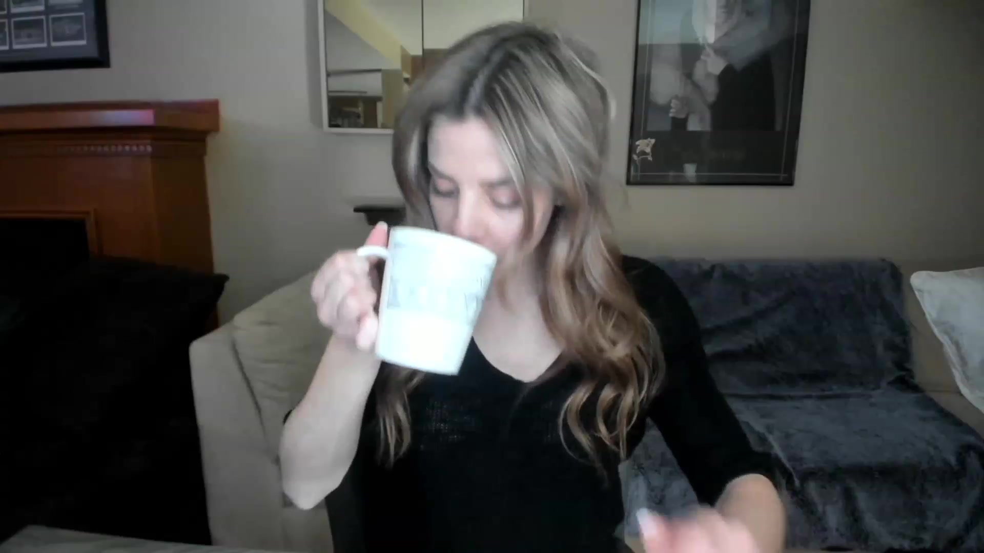 Gallery image thumbnail from Auvrielle's myfreecams stream on, 04/08/2023, 15:31 image 15 of 20