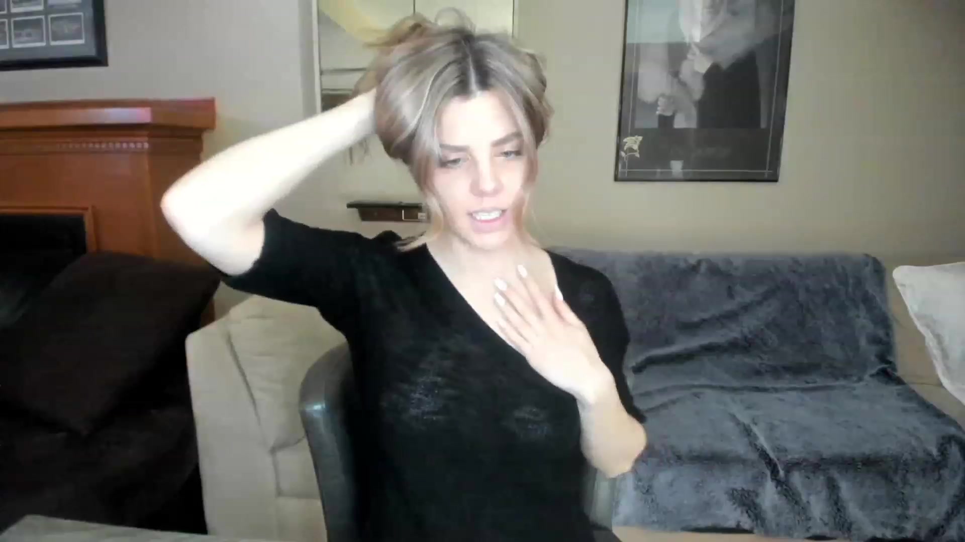 Gallery image thumbnail from Auvrielle's myfreecams stream on, 04/08/2023, 15:31 image 16 of 20