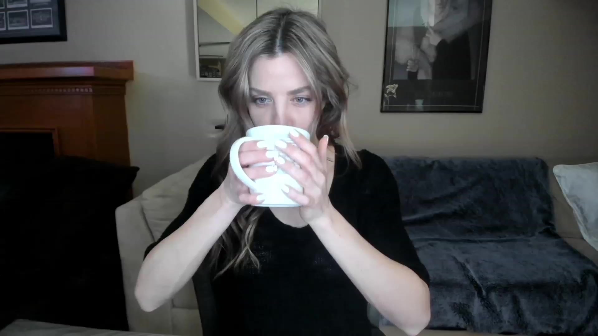 Gallery image thumbnail from Auvrielle's myfreecams stream on, 04/08/2023, 15:31 image 6 of 20