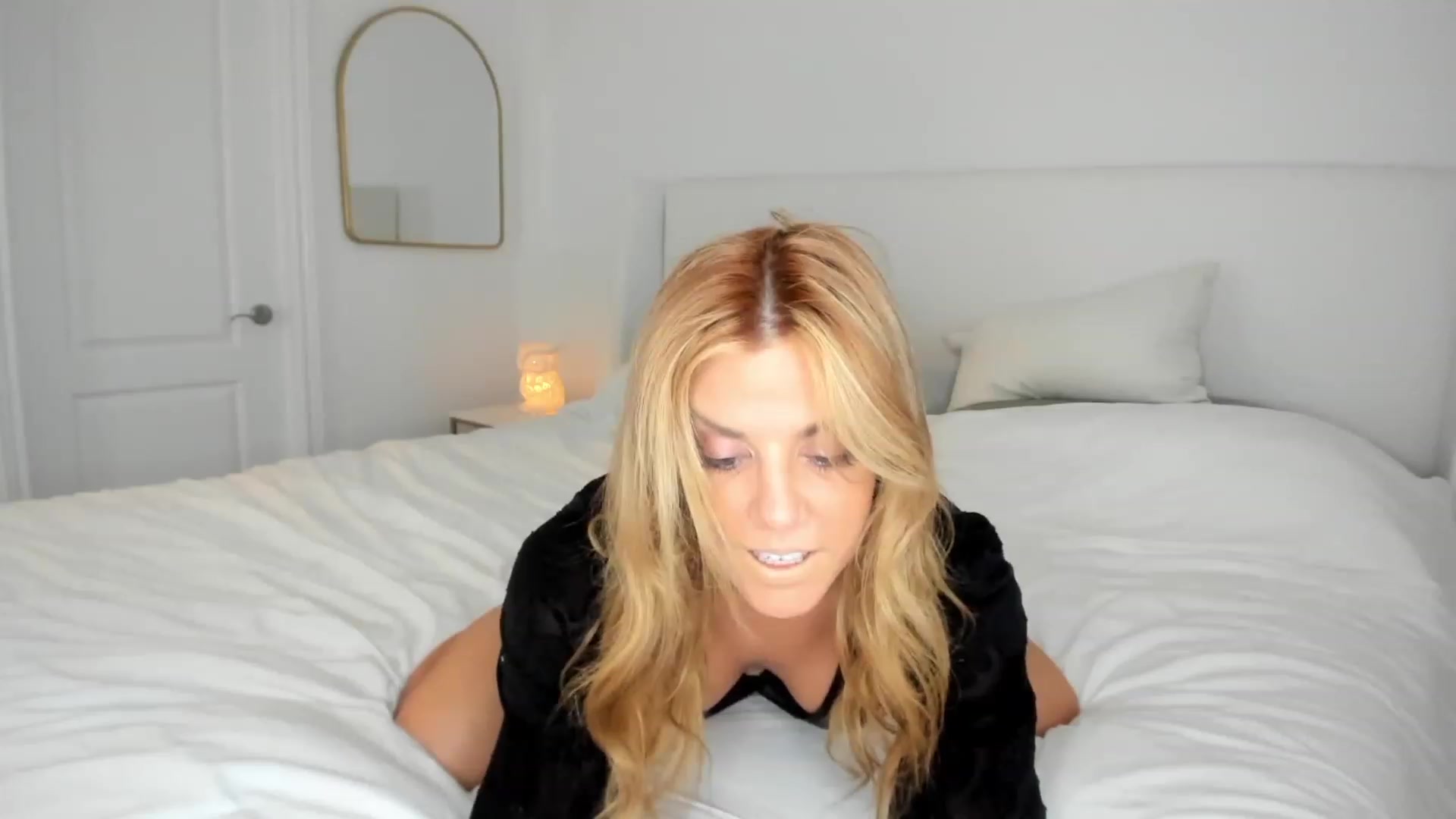 Gallery image thumbnail from Auvrielle's myfreecams stream on, 06/26/2023, 14:52 image 10 of 20