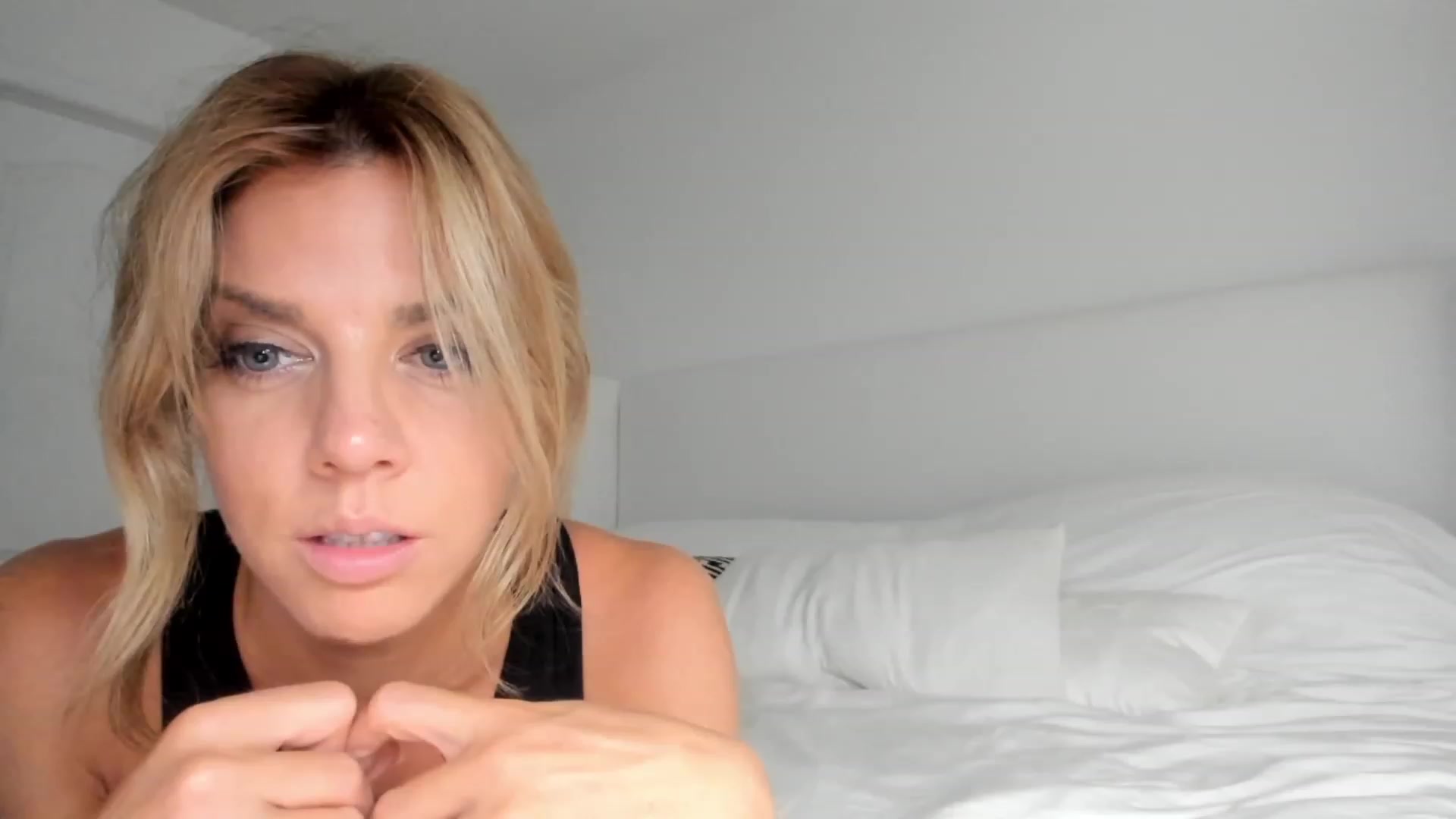 Gallery image thumbnail from Auvrielle's myfreecams stream on, 07/25/2023, 19:25 image 19 of 20