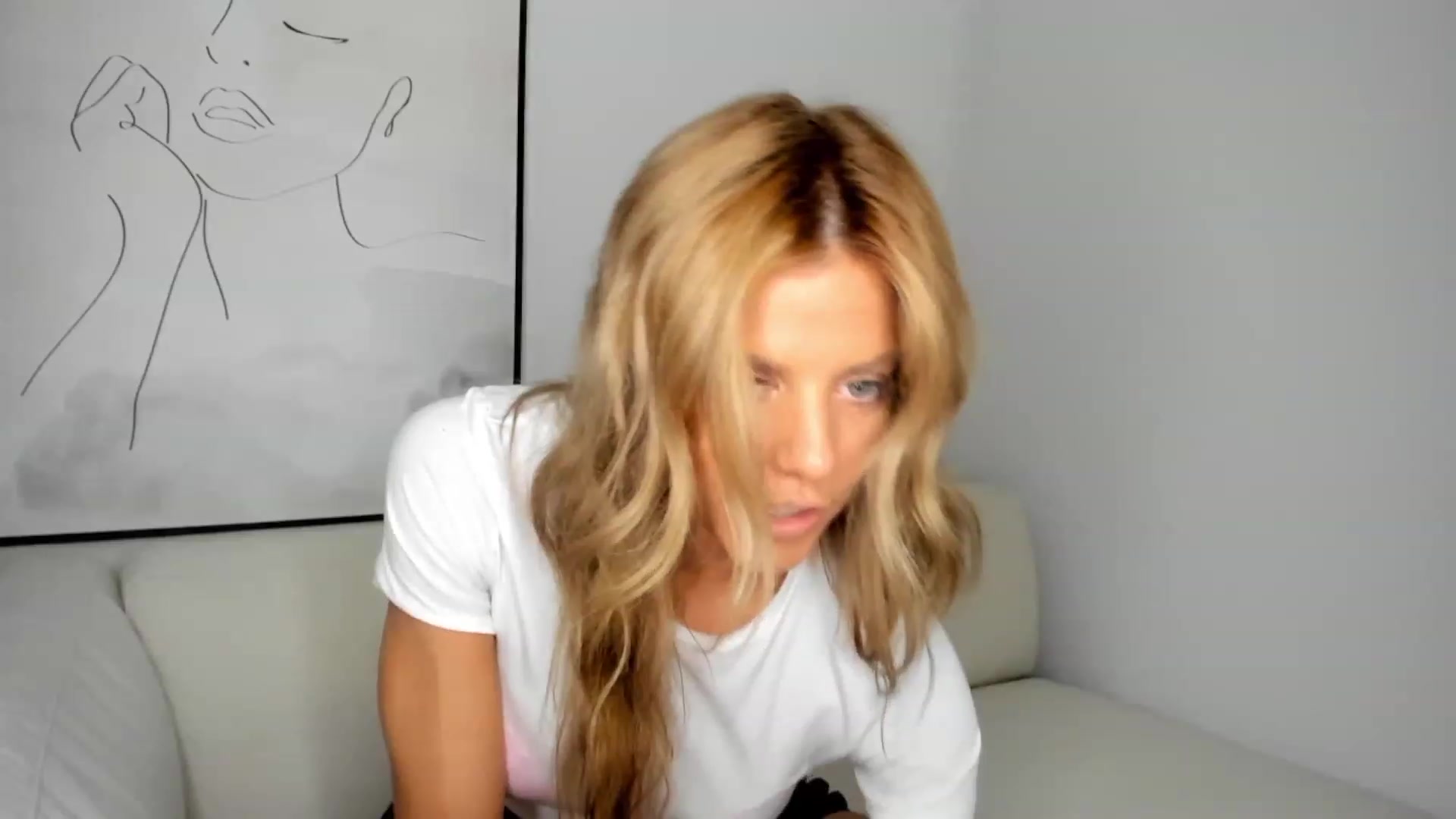 Gallery image thumbnail from Auvrielle's myfreecams stream on, 07/26/2023, 15:52 image 18 of 20