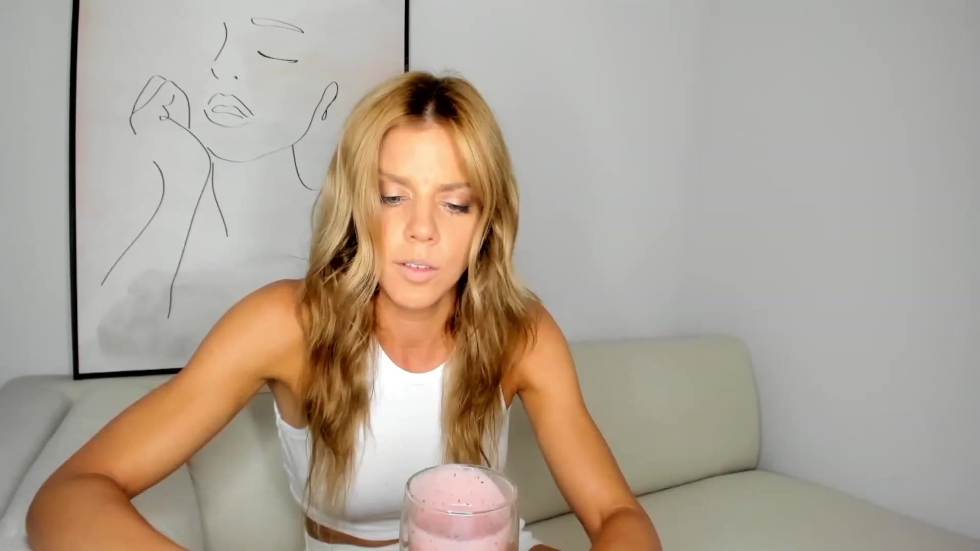 Gallery image thumbnail from Auvrielle's myfreecams stream on, 07/26/2023, 18:43 image 17 of 20
