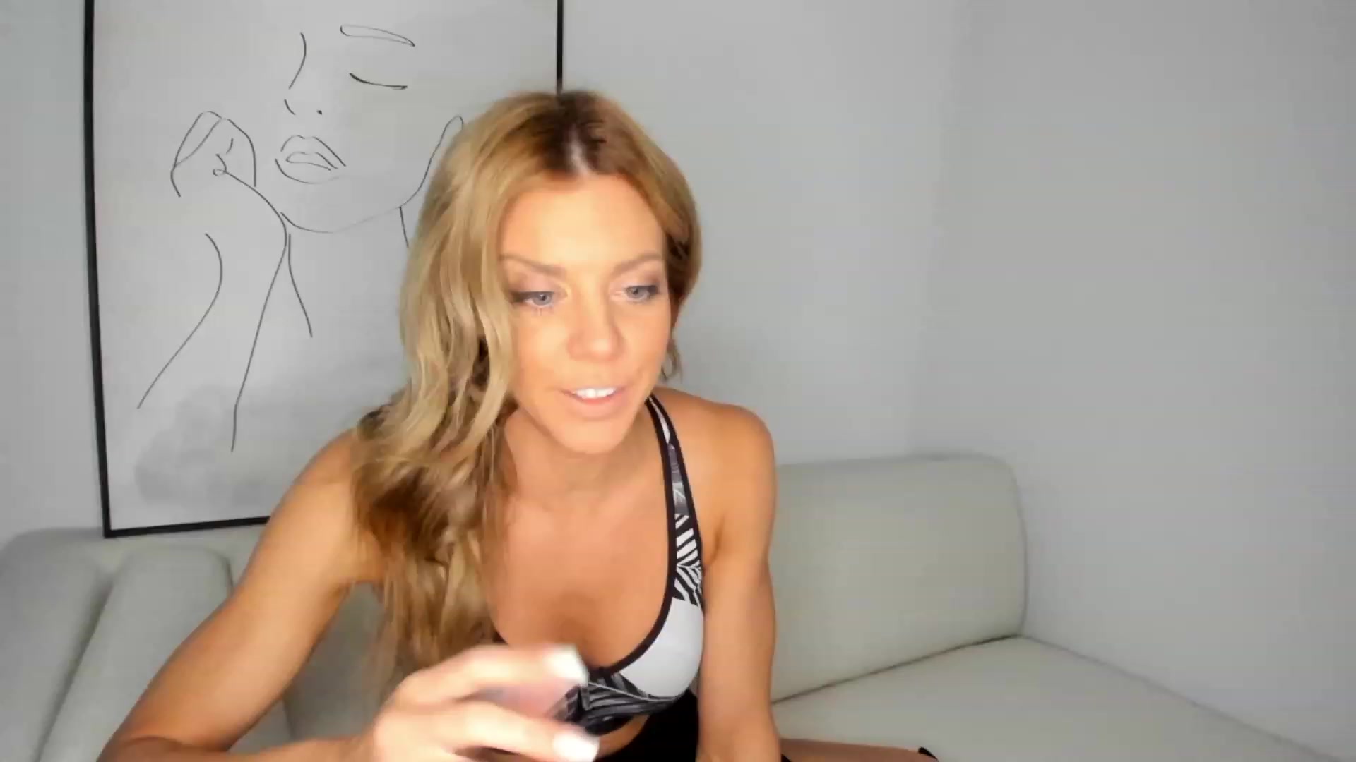 Gallery image thumbnail from Auvrielle's myfreecams stream on, 07/31/2023, 15:42 image 13 of 20