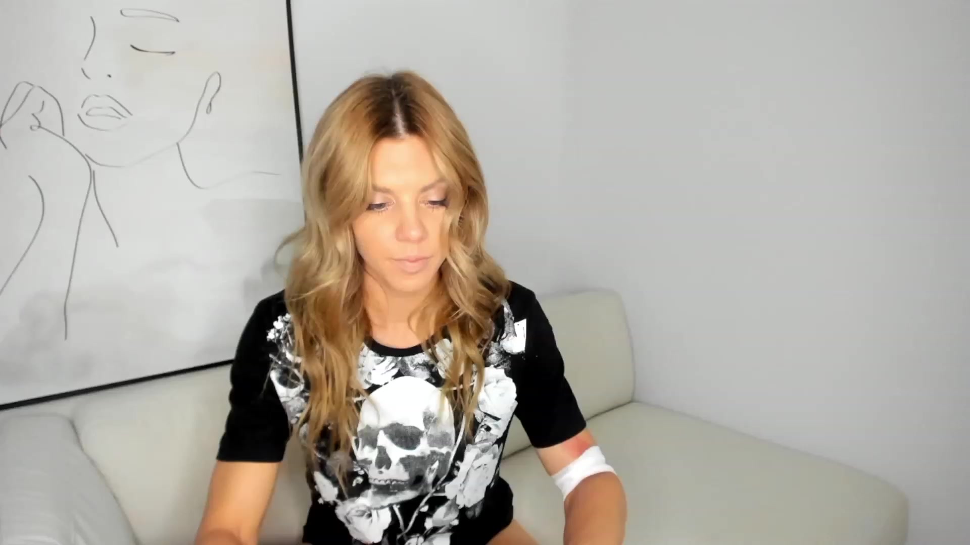 Gallery image thumbnail from Auvrielle's myfreecams stream on, 08/21/2023, 16:37 image 1 of 20
