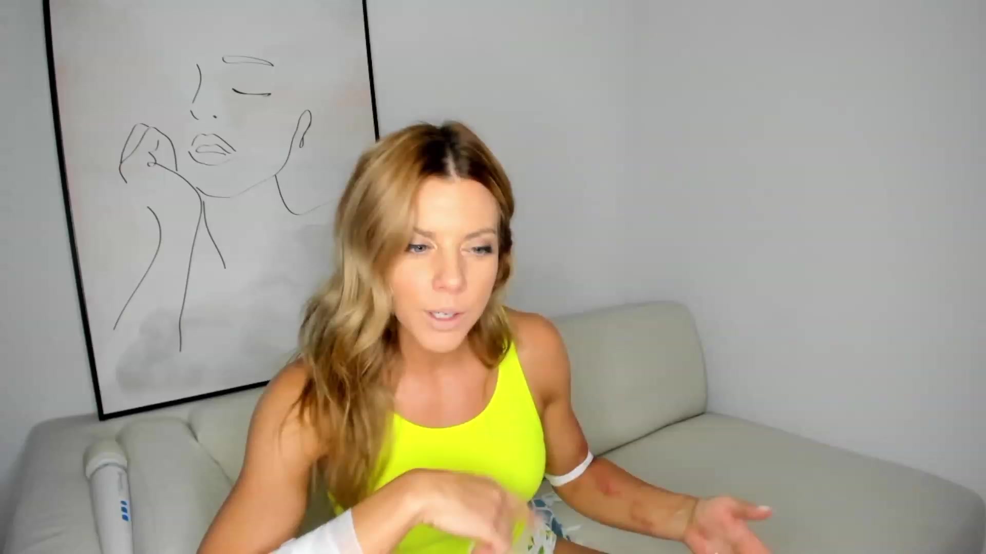 Gallery image thumbnail from Auvrielle's myfreecams stream on, 08/21/2023, 18:13 image 5 of 20