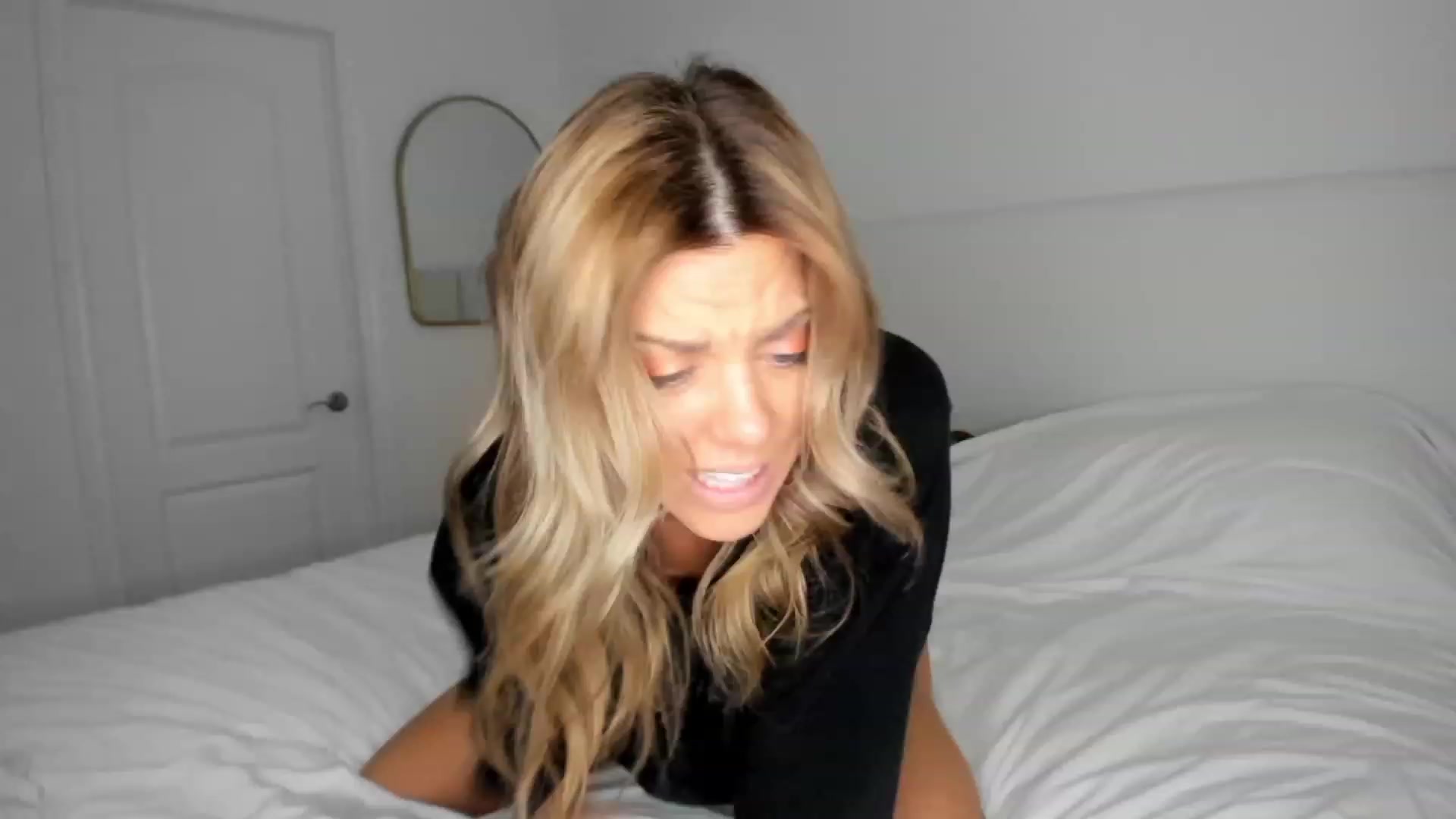 Gallery image thumbnail from Auvrielle's myfreecams stream on, 09/08/2023, 18:58 image 7 of 20