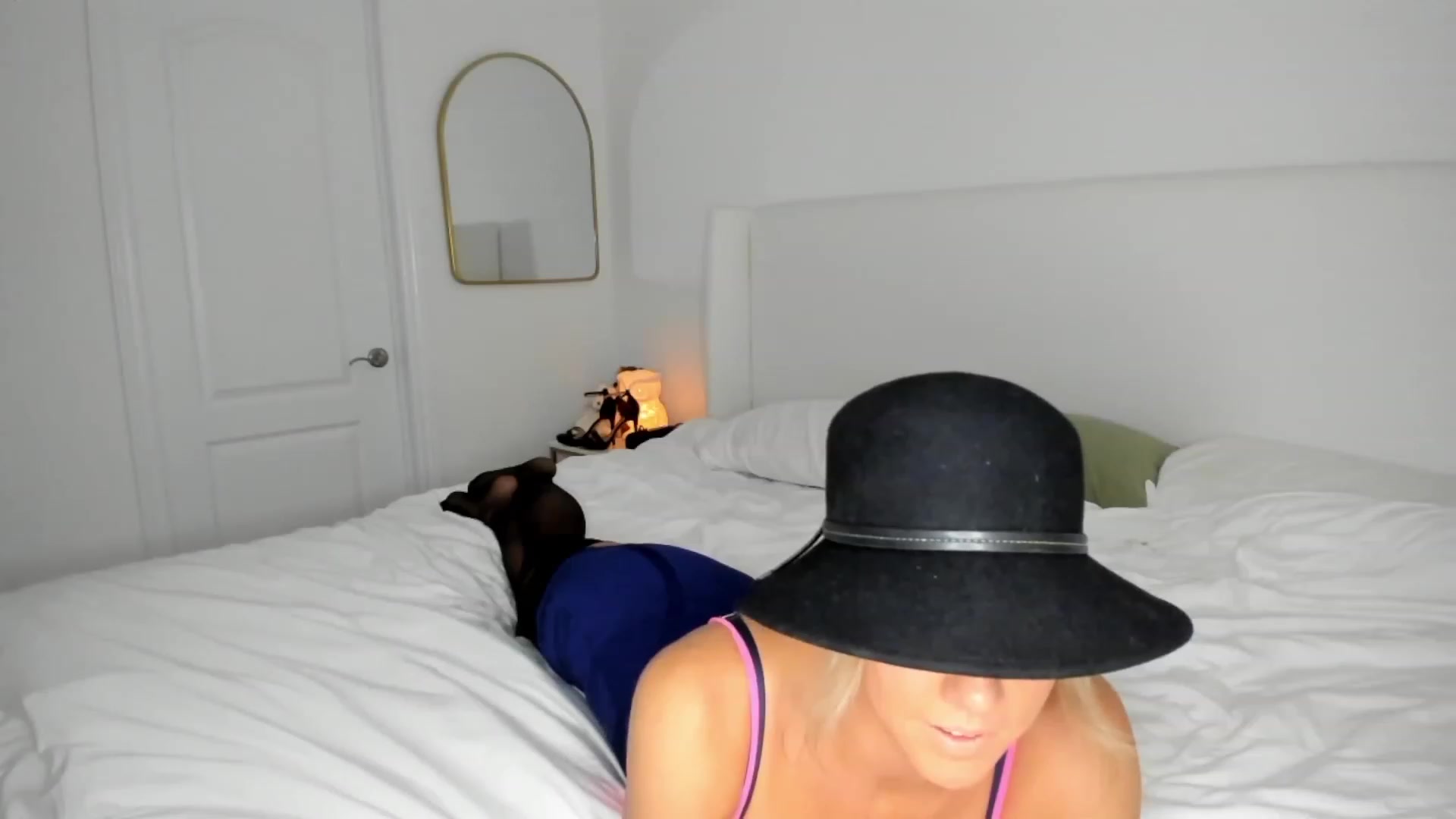 Gallery image thumbnail from Auvrielle's myfreecams stream on, 09/18/2023, 17:12 image 5 of 20