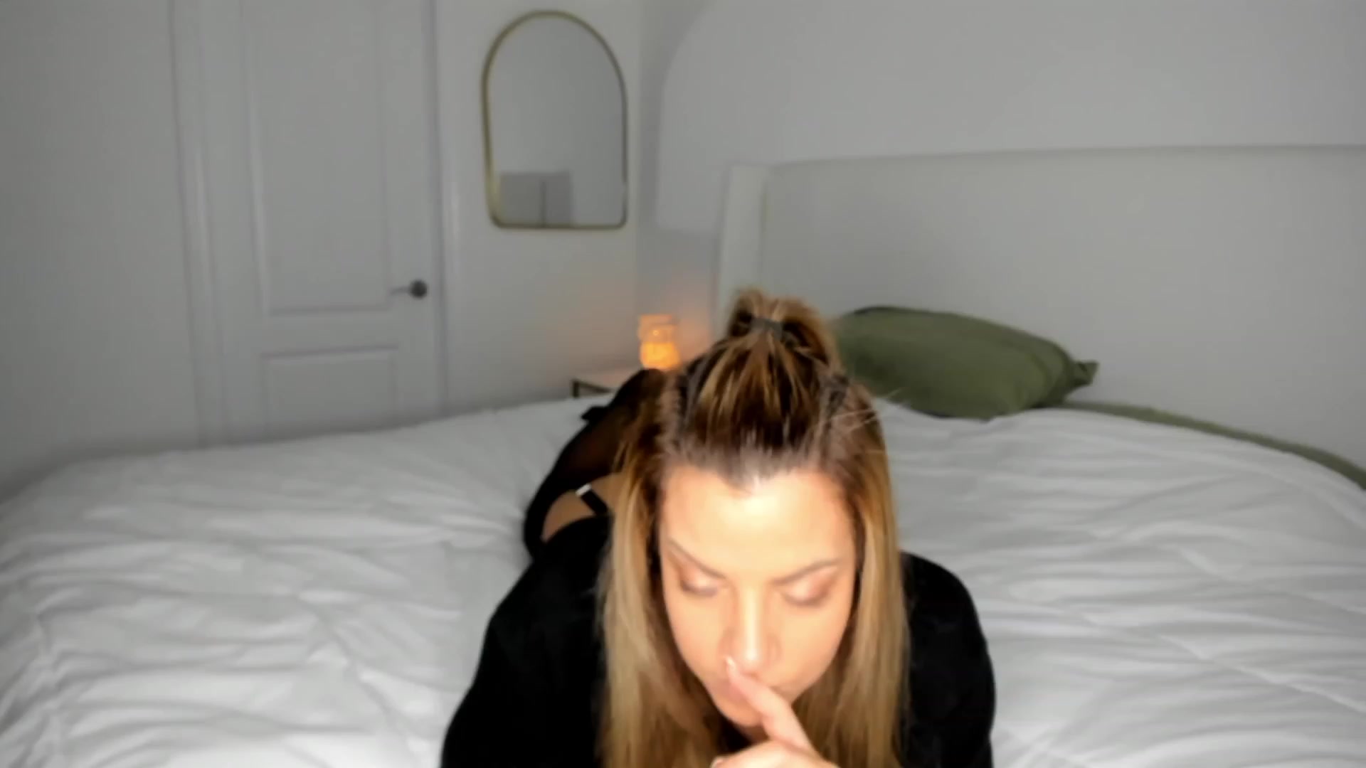 Gallery image thumbnail from Auvrielle's myfreecams stream on, 09/25/2023, 15:44 image 3 of 20