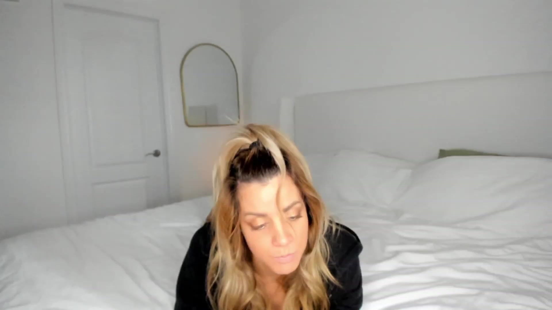 Gallery image thumbnail from Auvrielle's myfreecams stream on, 10/10/2023, 17:51 image 5 of 20