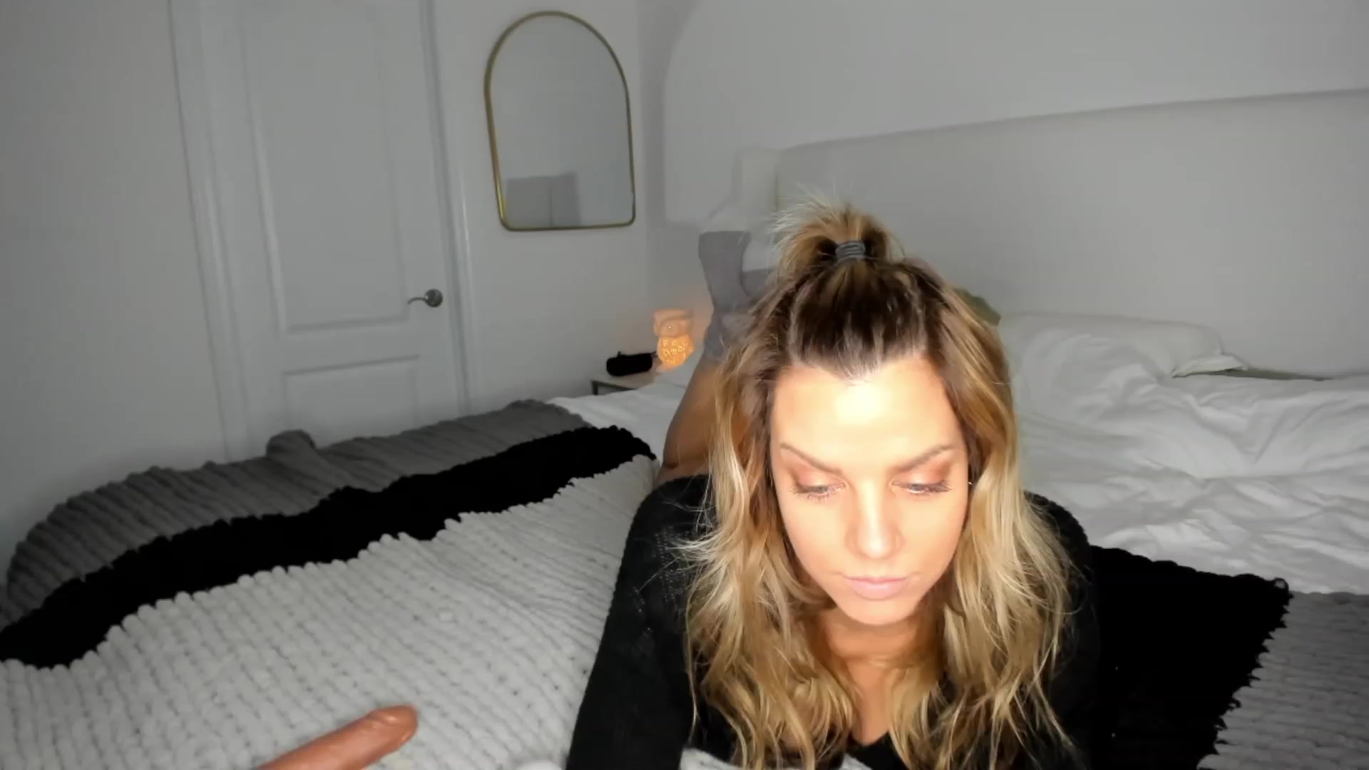 Gallery image thumbnail from Auvrielle's myfreecams stream on, 10/16/2023, 17:07 image 12 of 20