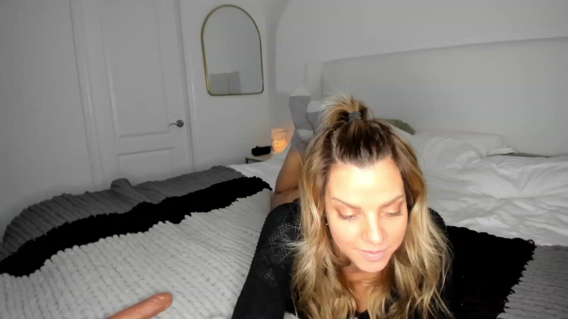 Gallery image thumbnail from Auvrielle's myfreecams stream on, 10/16/2023, 17:07 image 13 of 20