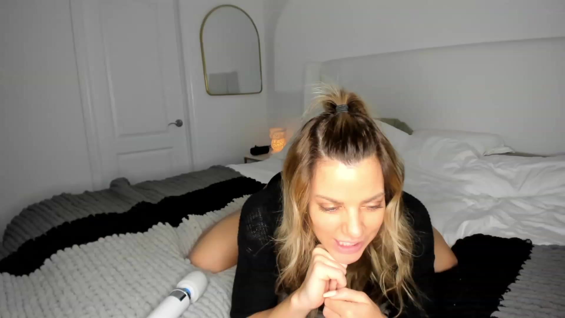 Gallery image thumbnail from Auvrielle's myfreecams stream on, 10/16/2023, 17:07 image 1 of 20