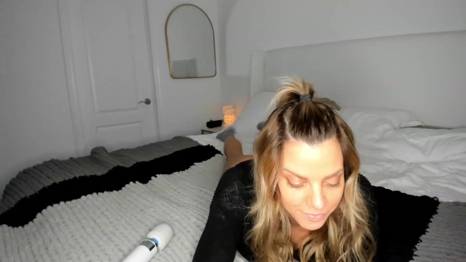 Gallery image thumbnail from Auvrielle's myfreecams stream on, 10/16/2023, 17:07 image 5 of 20