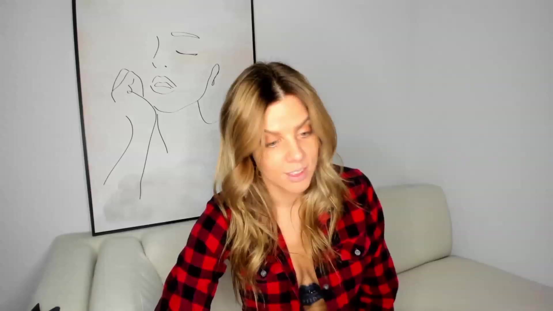 Gallery image thumbnail from Auvrielle's myfreecams stream on, 10/17/2023, 16:14 image 2 of 20