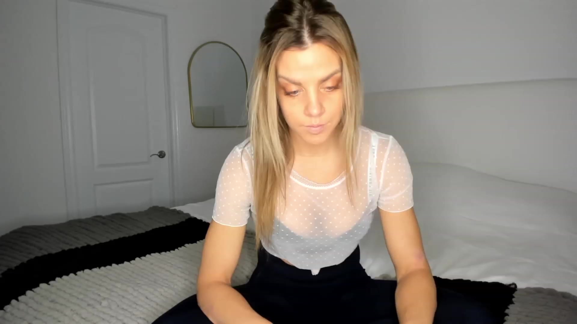 Gallery image thumbnail from Auvrielle's myfreecams stream on, 10/18/2023, 17:08 image 1 of 20