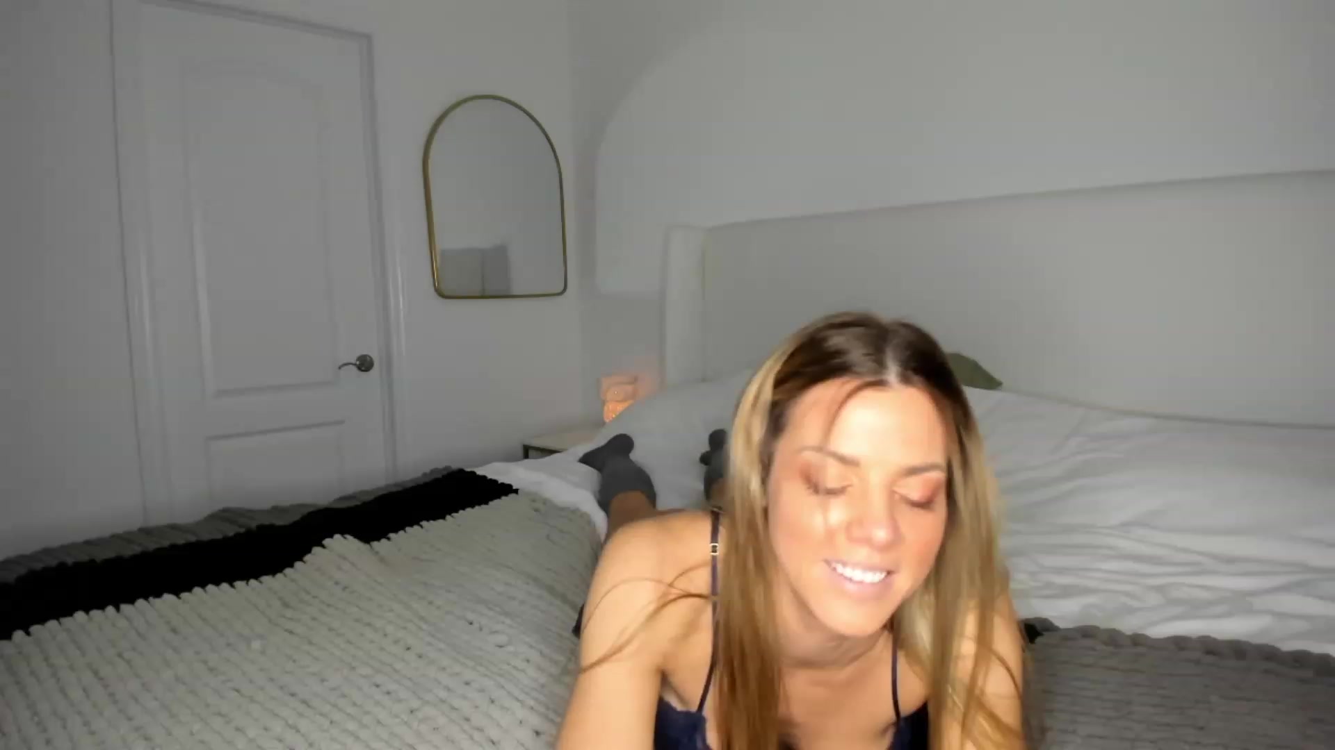 Gallery image thumbnail from Auvrielle's myfreecams stream on, 10/31/2023, 17:32 image 6 of 20