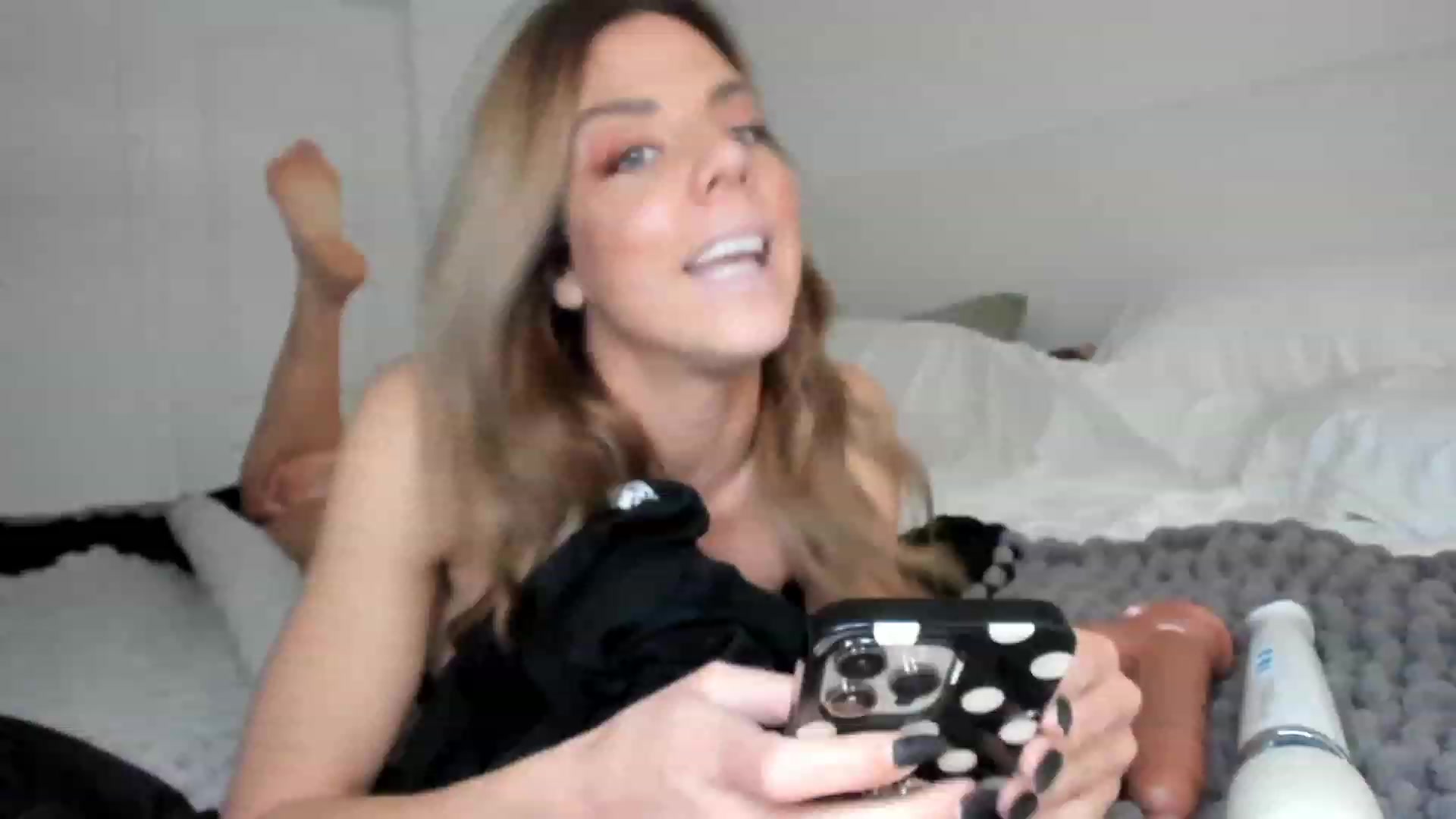 Gallery image thumbnail from Auvrielle's myfreecams stream on, 11/06/2023, 18:50 image 17 of 20
