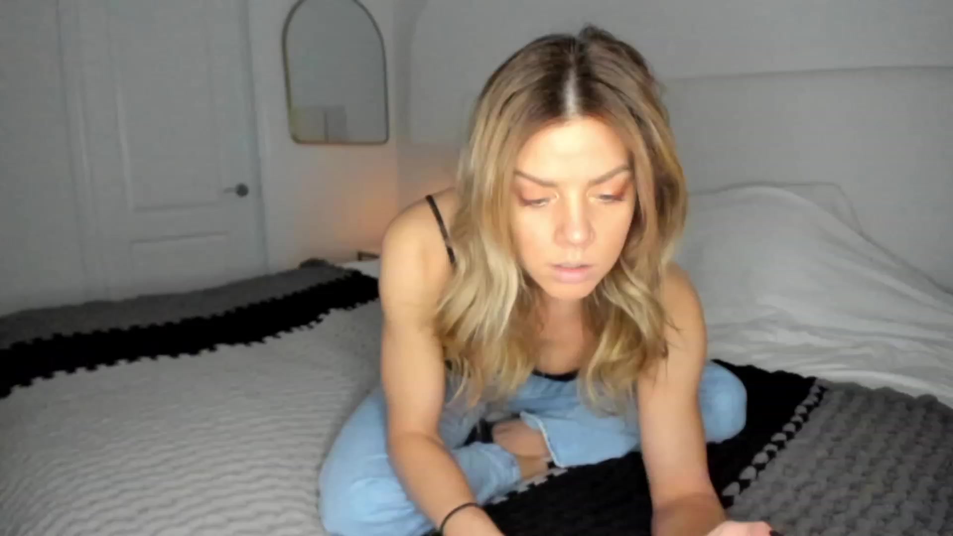 Gallery image thumbnail from Auvrielle's myfreecams stream on, 11/08/2023, 16:54 image 14 of 20