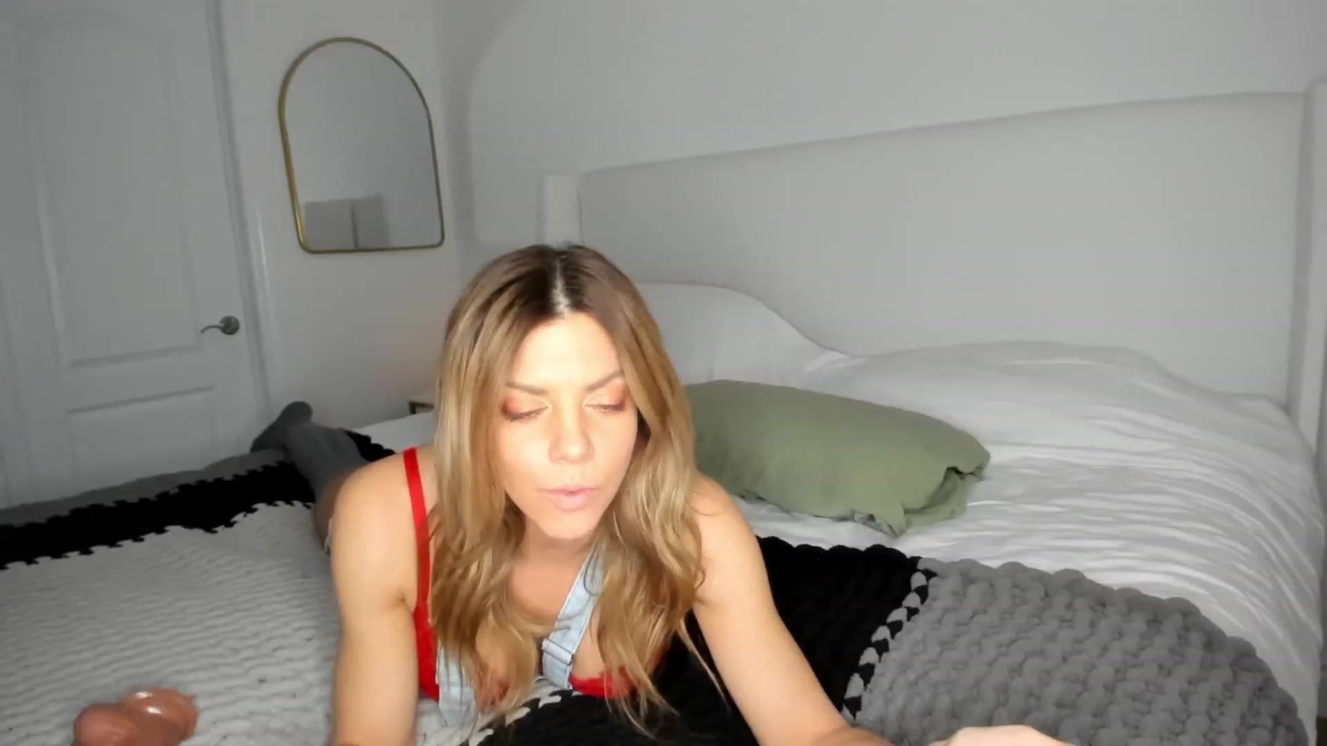 Gallery image thumbnail from Auvrielle's myfreecams stream on, 11/13/2023, 18:31 image 6 of 20