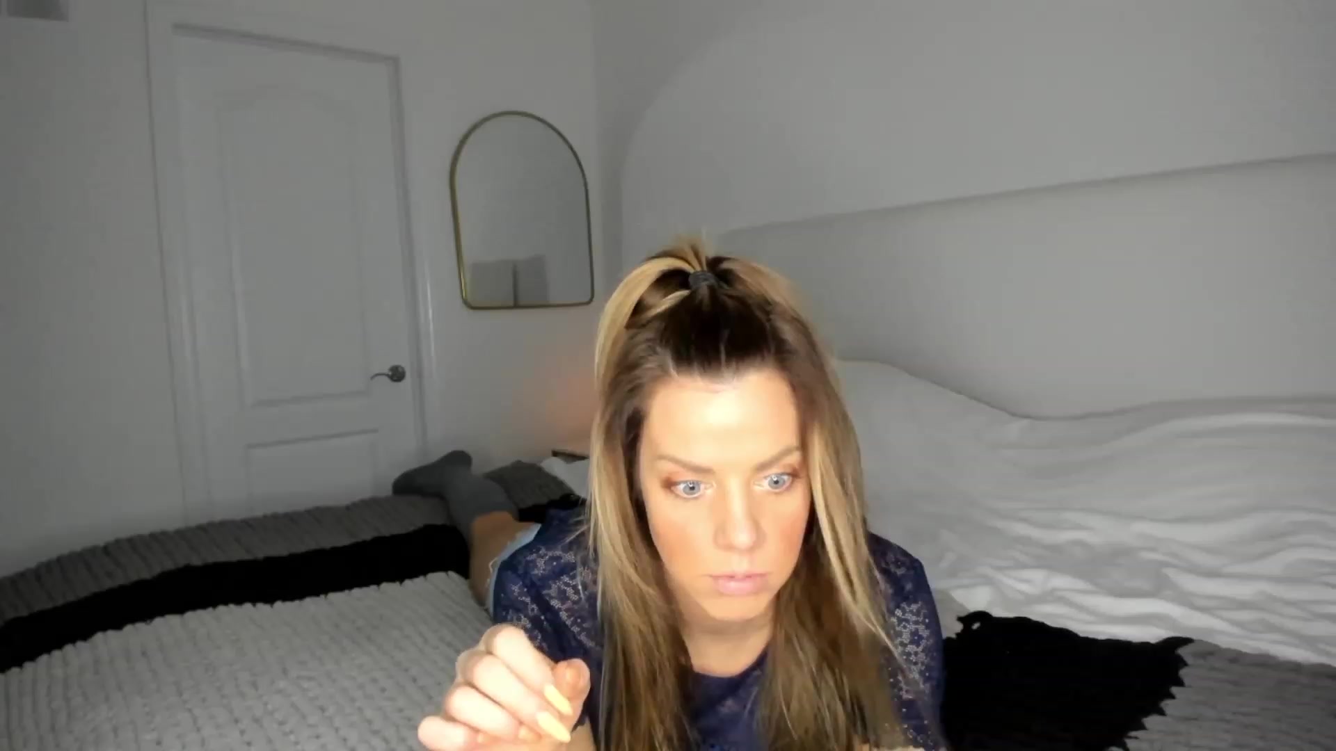 Gallery image thumbnail from Auvrielle's myfreecams stream on, 12/04/2023, 19:03 image 4 of 20