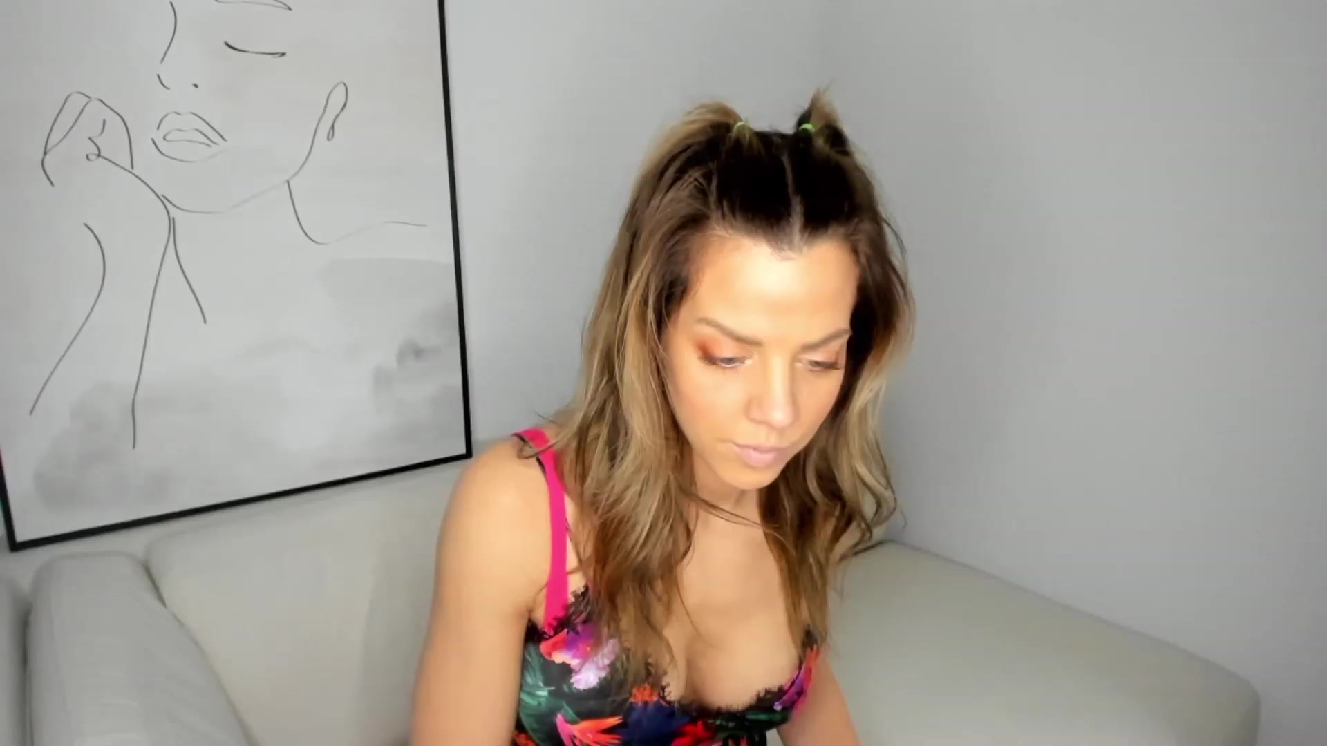 Gallery image thumbnail from Auvrielle's myfreecams stream on, 12/05/2023, 17:50 image 18 of 20