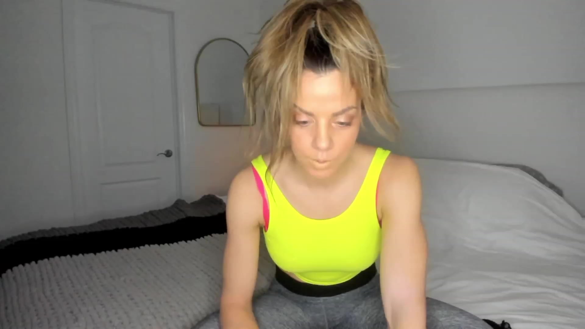 Gallery image thumbnail from Auvrielle's myfreecams stream on, 12/26/2023, 20:27 image 1 of 20