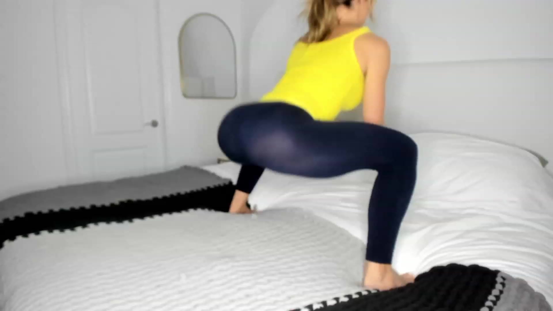 Gallery image thumbnail from Auvrielle's myfreecams stream on, 02/09/2024, 17:34 image 6 of 20