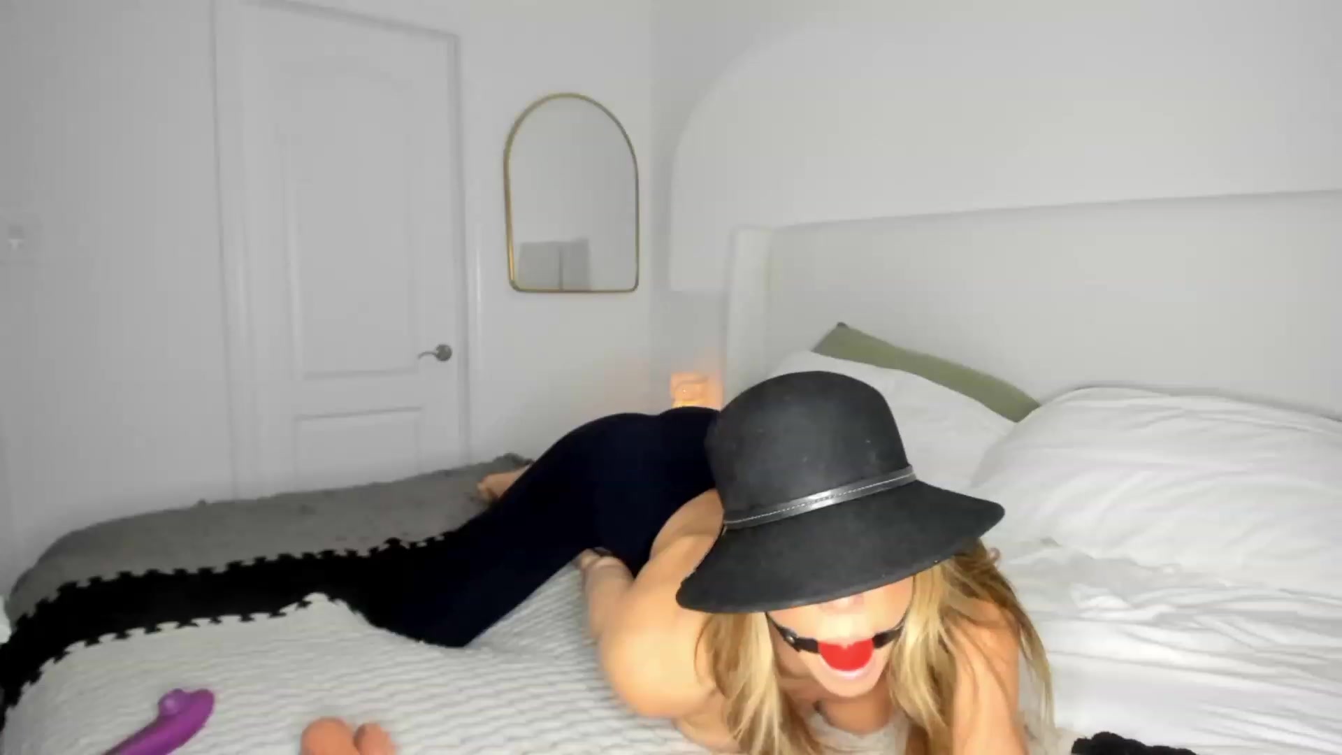 Gallery image thumbnail from Auvrielle's myfreecams stream on, 02/09/2024, 20:23 image 10 of 20