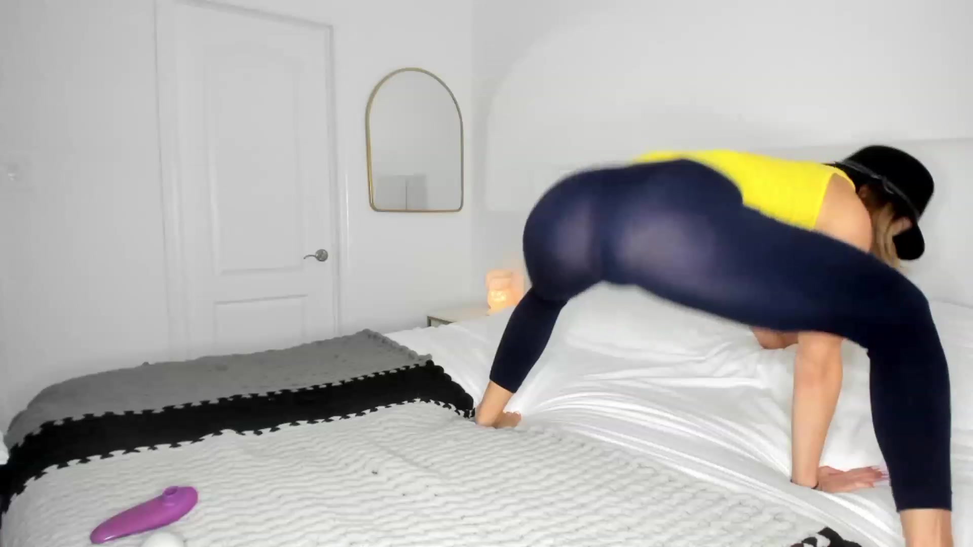 Gallery image thumbnail from Auvrielle's myfreecams stream on, 02/09/2024, 20:23 image 5 of 20
