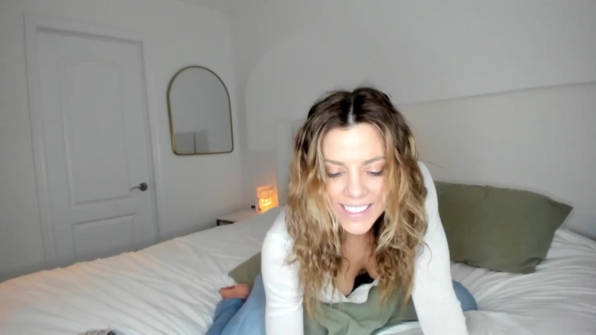 Gallery image thumbnail from Auvrielle's myfreecams stream on, 03/22/2024, 15:39 image 15 of 20