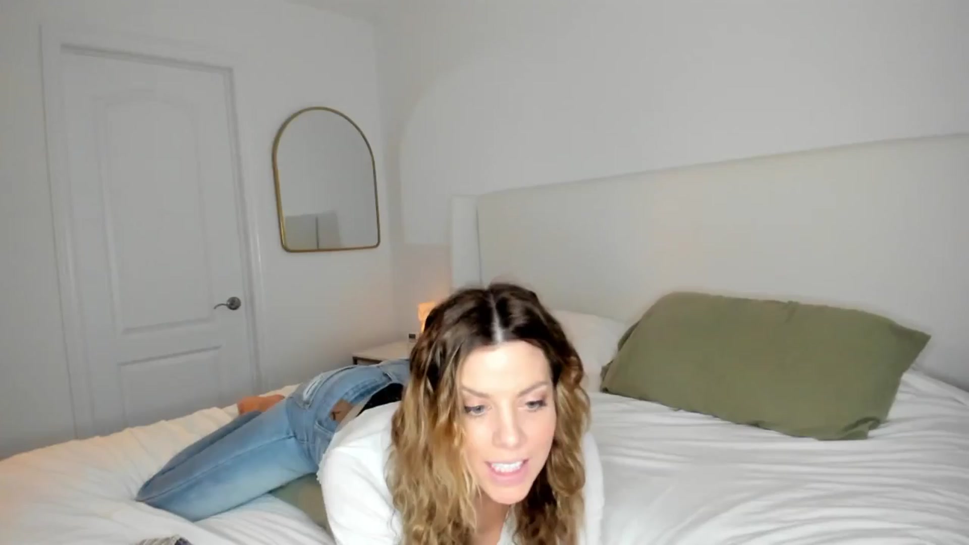 Gallery image thumbnail from Auvrielle's myfreecams stream on, 03/22/2024, 15:39 image 18 of 20