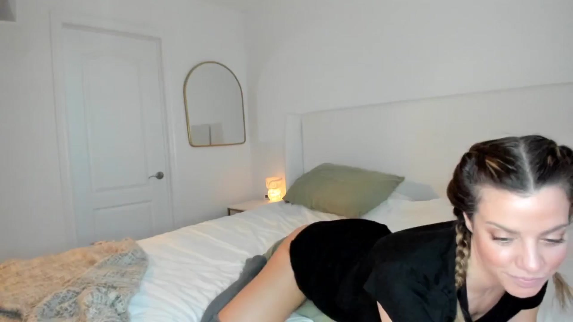 Gallery image thumbnail from Auvrielle's myfreecams stream on, 04/10/2024, 15:45 image 16 of 20