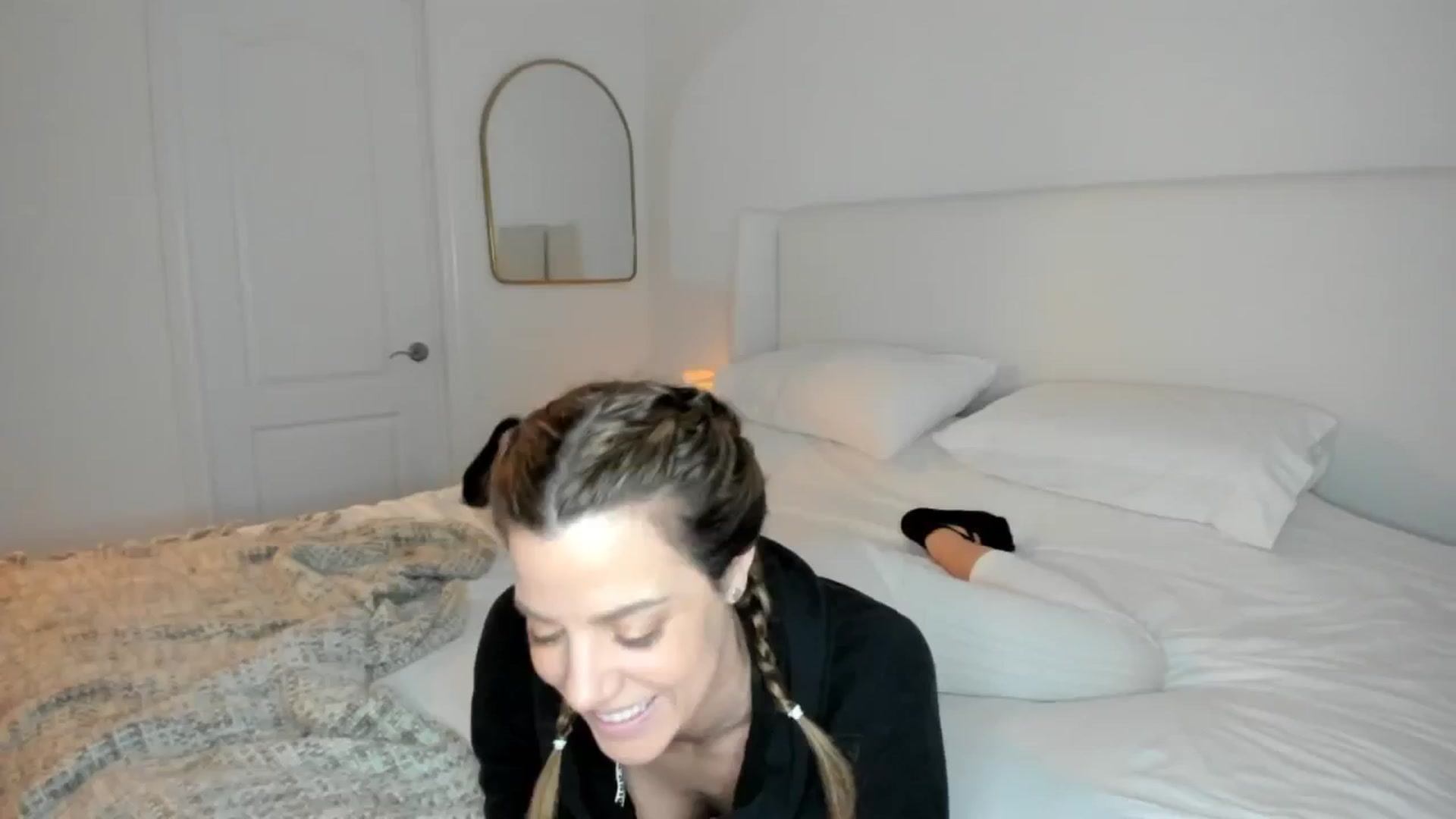 Gallery image thumbnail from Auvrielle's myfreecams stream on, 04/18/2024, 16:30 image 1 of 20