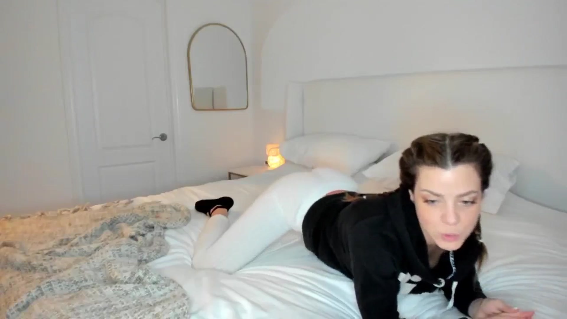 Gallery image thumbnail from Auvrielle's myfreecams stream on, 04/18/2024, 16:30 image 2 of 20