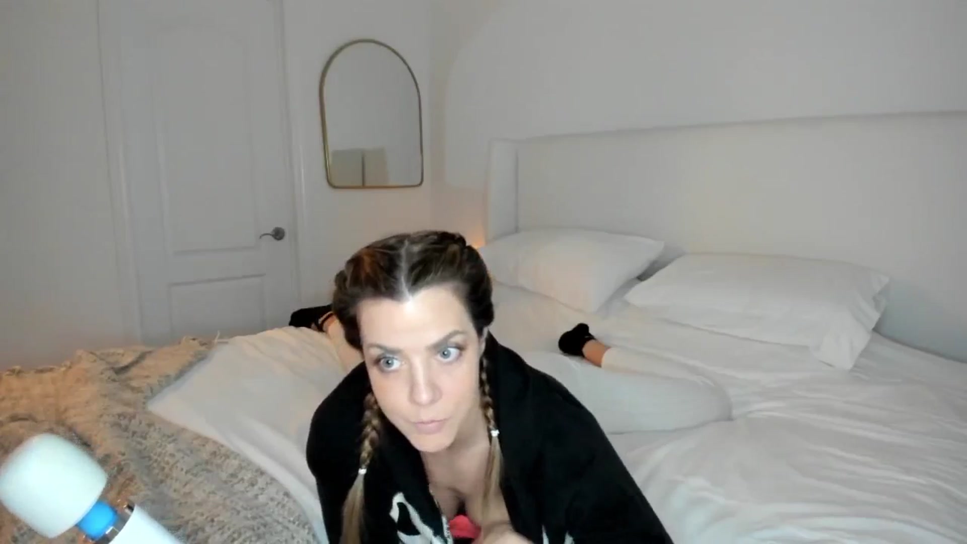Gallery image thumbnail from Auvrielle's myfreecams stream on, 04/18/2024, 16:30 image 5 of 20