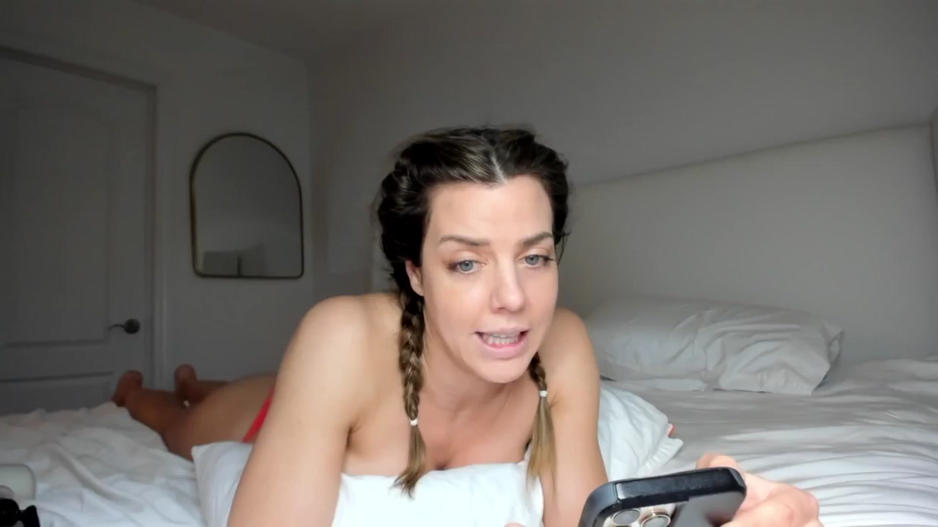 Gallery image thumbnail from Auvrielle's myfreecams stream on, 04/18/2024, 18:03 image 8 of 20