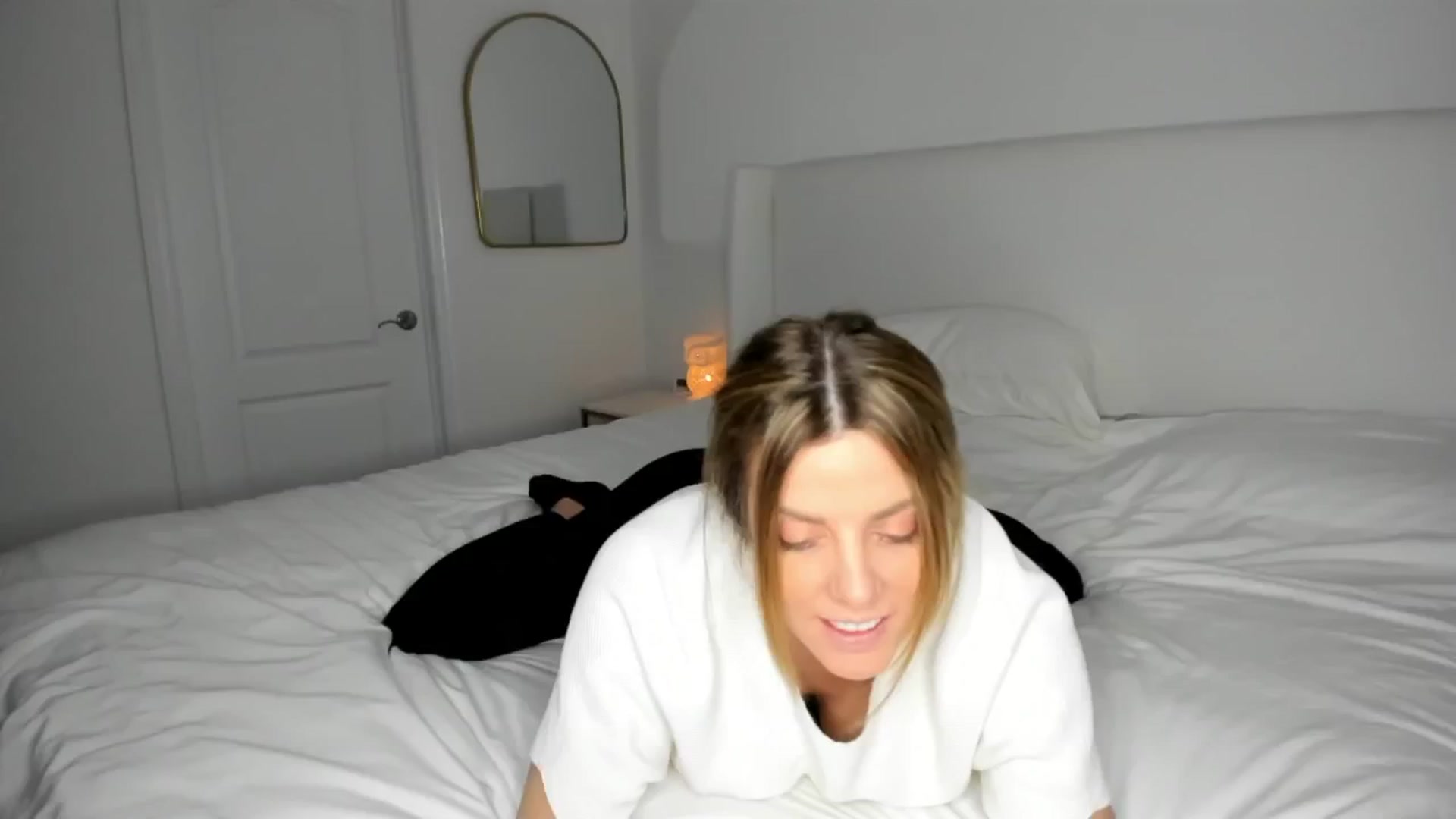 Gallery image thumbnail from Auvrielle's myfreecams stream on, 05/08/2024, 18:58 image 4 of 20
