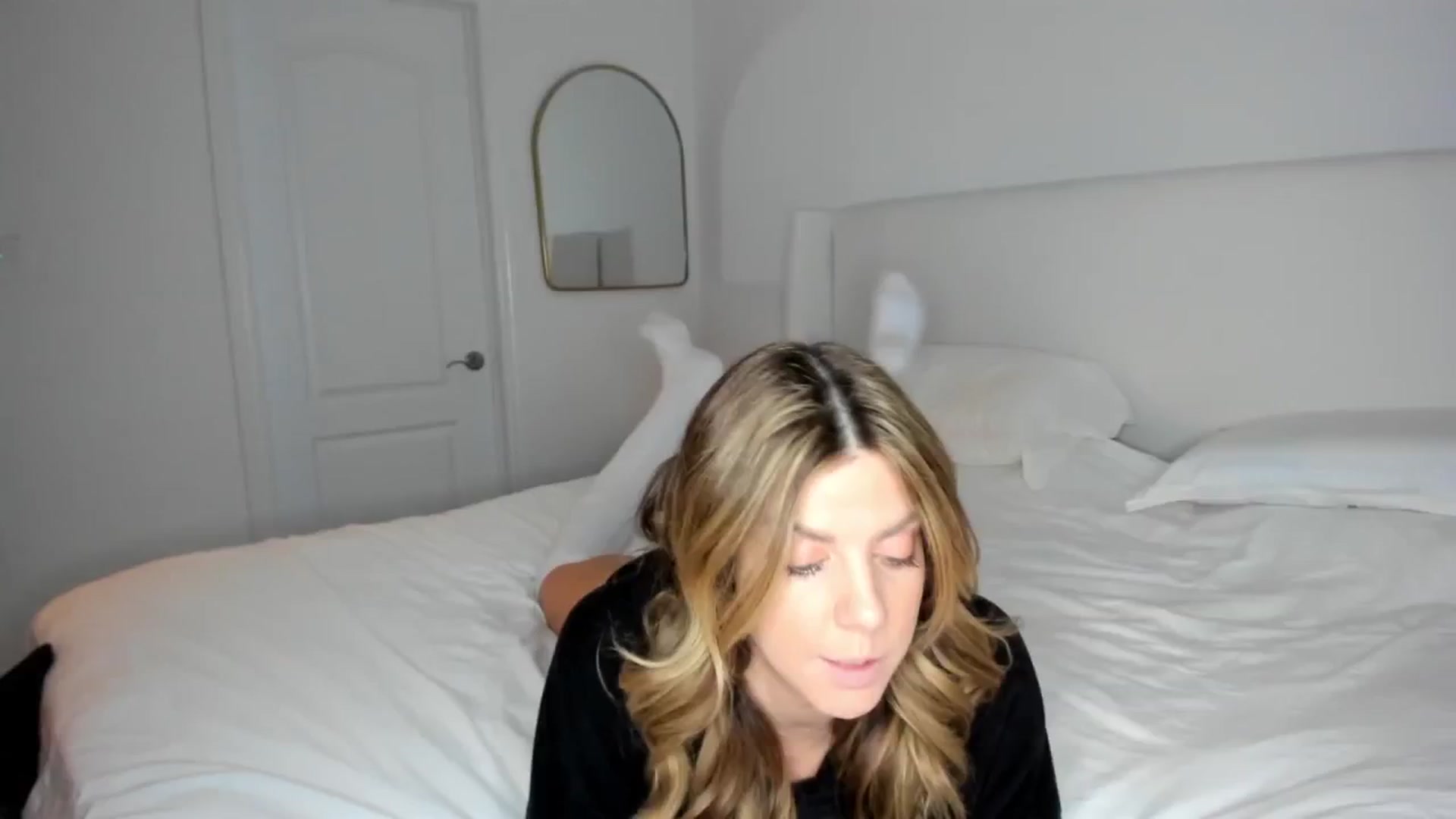 Gallery image thumbnail from Auvrielle's myfreecams stream on, 05/09/2024, 17:51 image 2 of 20