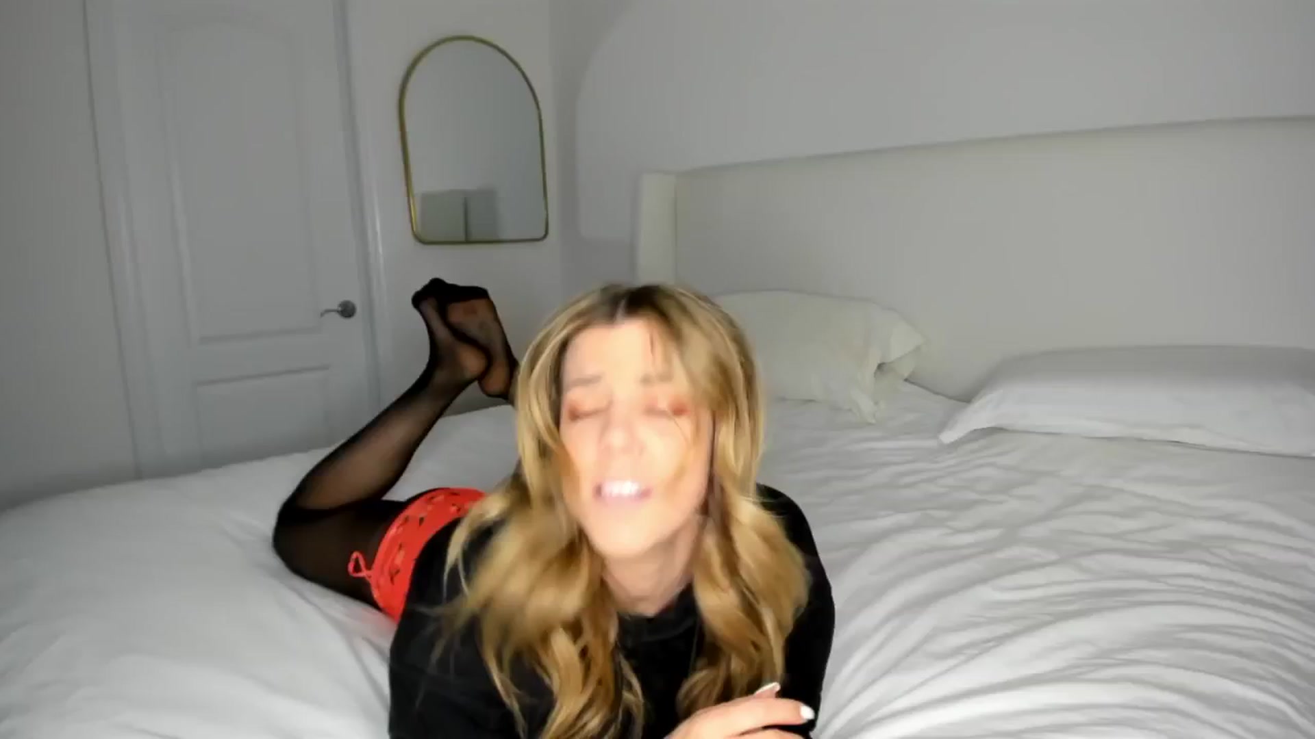 Gallery image thumbnail from Auvrielle's myfreecams stream on, 05/15/2024, 17:41 image 2 of 20