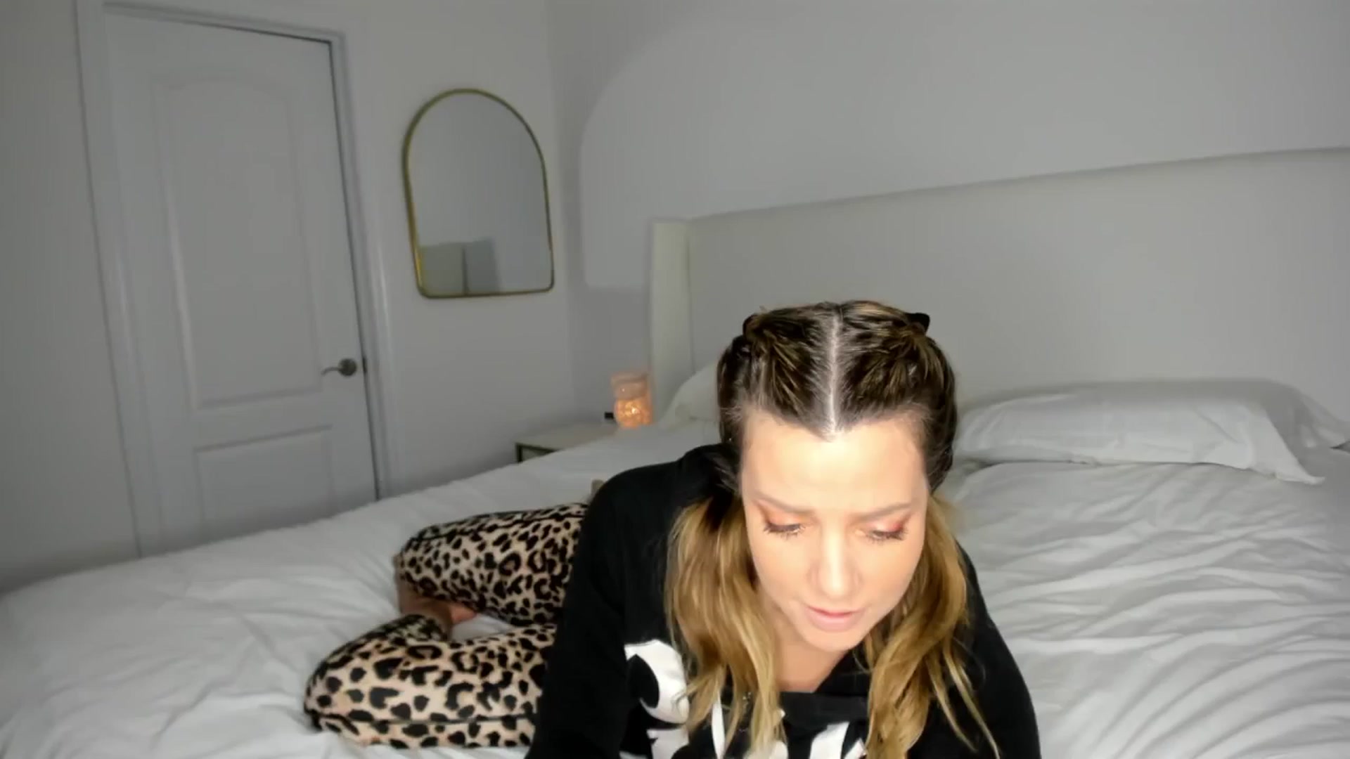Gallery image thumbnail from Auvrielle's myfreecams stream on, 05/16/2024, 18:31 image 1 of 20