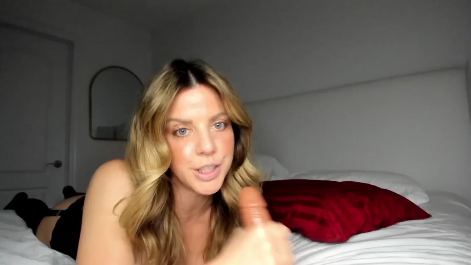 Gallery image thumbnail from Auvrielle's myfreecams stream on, 06/02/2024, 14:48 image 19 of 20