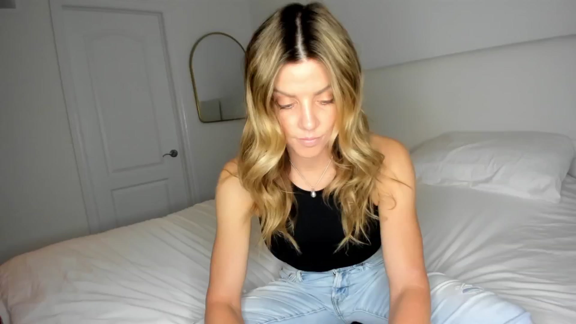 Gallery image thumbnail from Auvrielle's myfreecams stream on, 06/03/2024, 15:45 image 1 of 20