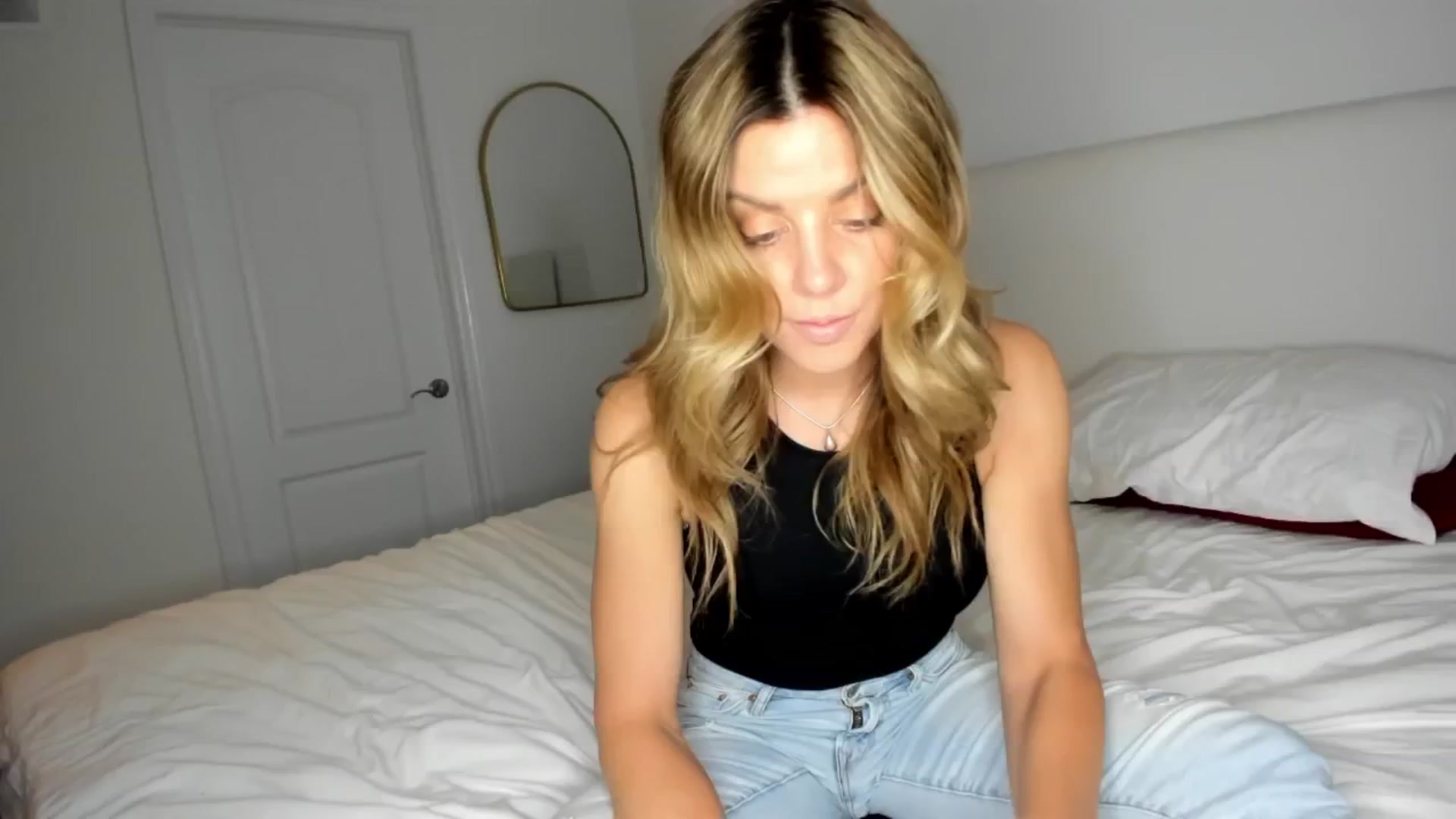 Gallery image thumbnail from Auvrielle's myfreecams stream on, 06/03/2024, 17:43 image 11 of 20